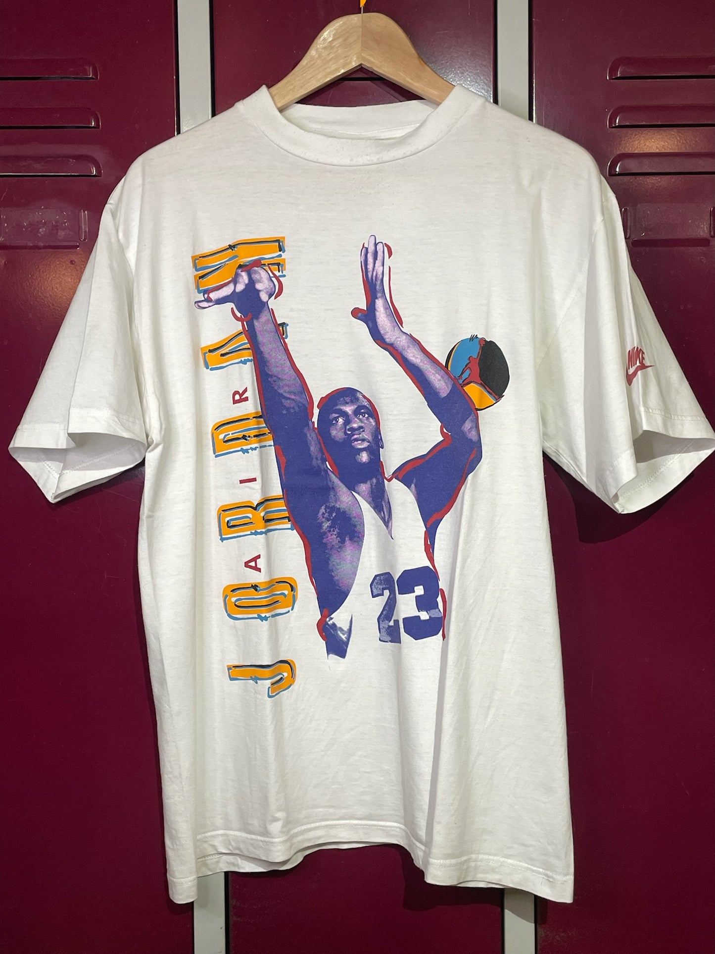 VINTAGE 90s NIKE AIR JORDAN "SHOT" BULLS NBA T-SHIRT SZ: M