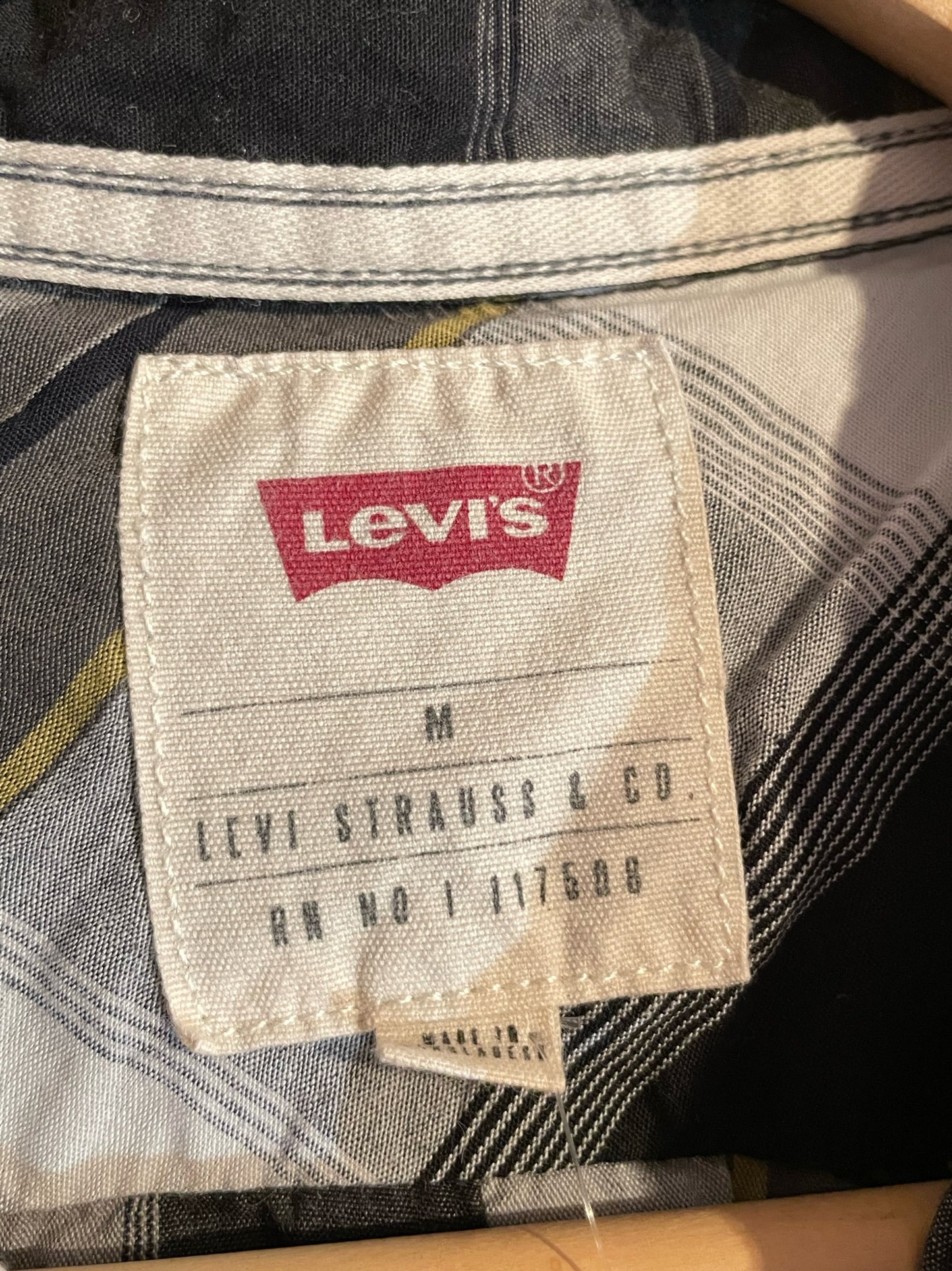 LEVI'S CHECKED SHORT SLEEVES SHIRT SZ: M