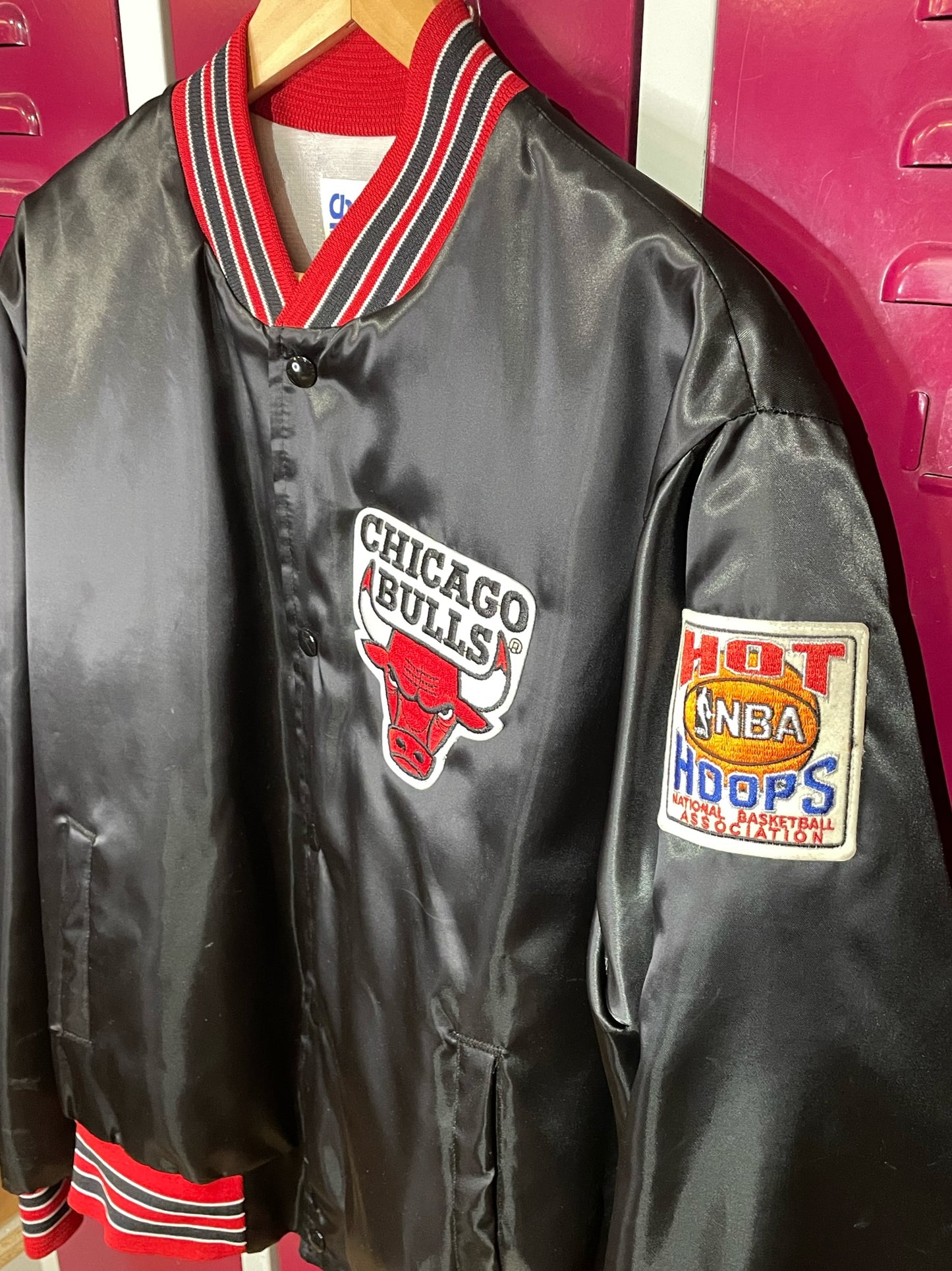 VINTAGE 1992 CHALK LINE CHICAGO BULLS "HOT HOOPS" SATIN JACKET SZ: L
