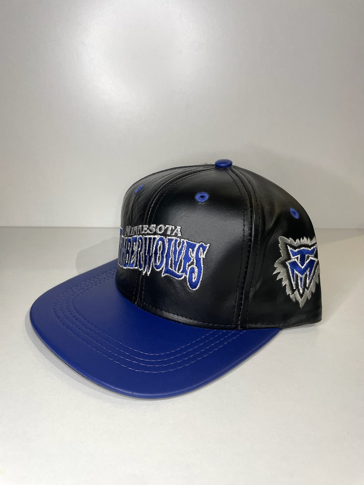 VINTAGE 90s MINNESOTA TIMBERWOLVES J.H DESIGN SNAPBACK CAP HAT