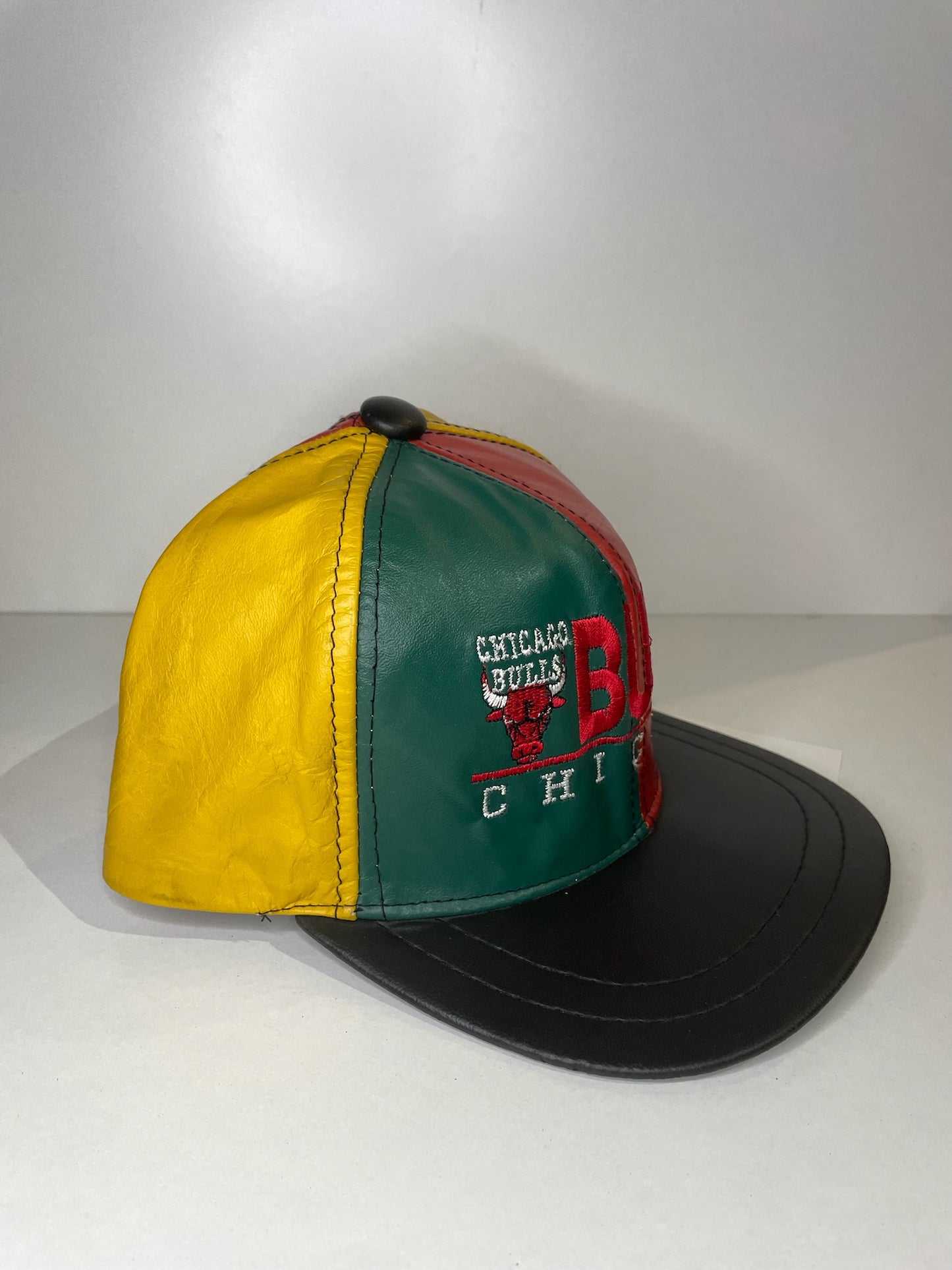 VINTAGE 90s CHICAGO BULLS GENUINE LEATHER "MADE IN USA" SNAPBACK CAP HAT