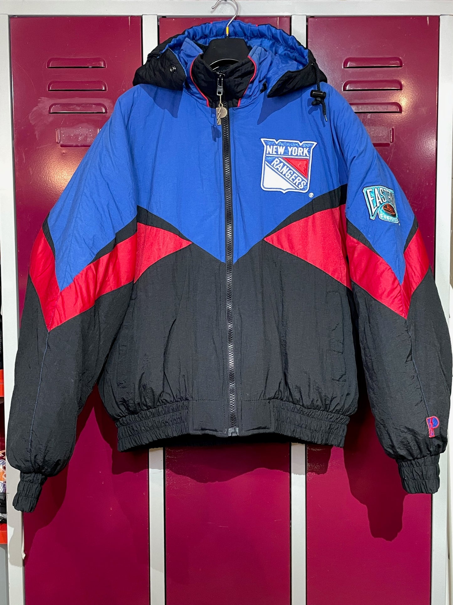 VINTAGE 90s PRO PLAYER NEW YORK RANGERS NHL PUFFER JACKET SZ: L