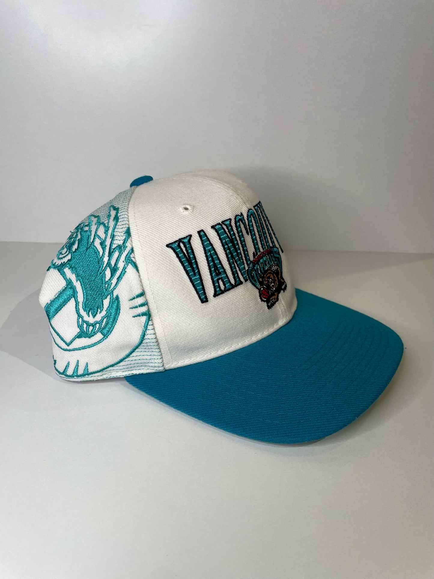 VINTAGE 90s VANCOUVER GRIZZLIES SPORTS SPECIALTIES SNAPBACK CAP HAT