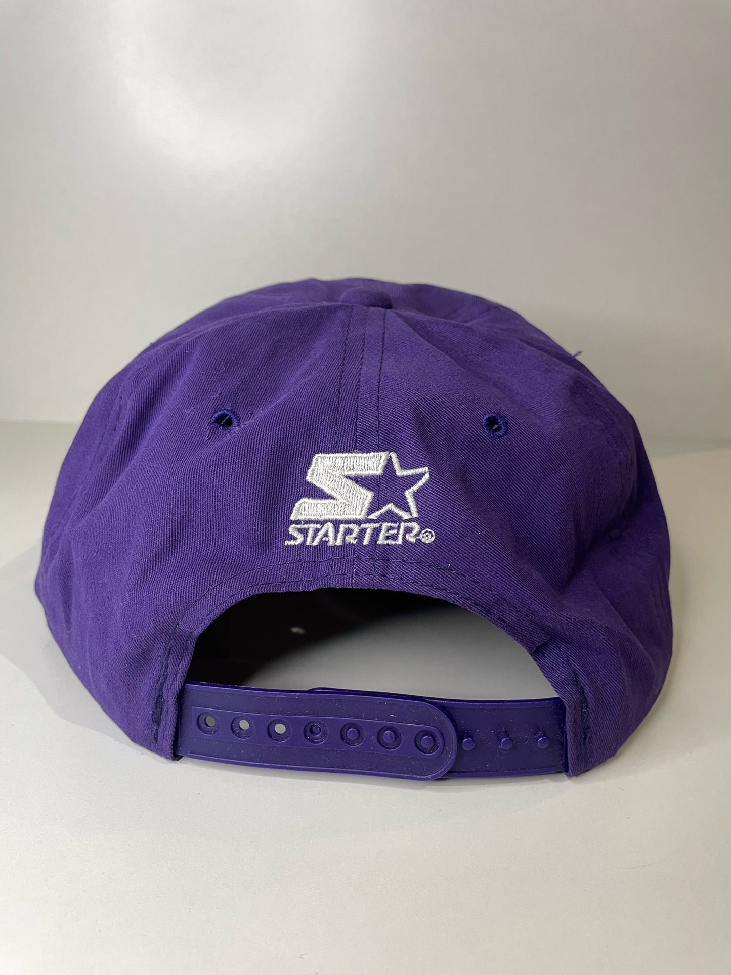 "DS" VINTAGE 90s LOS ANGELES LAKERS STARTER SNAPBACK CAP HAT