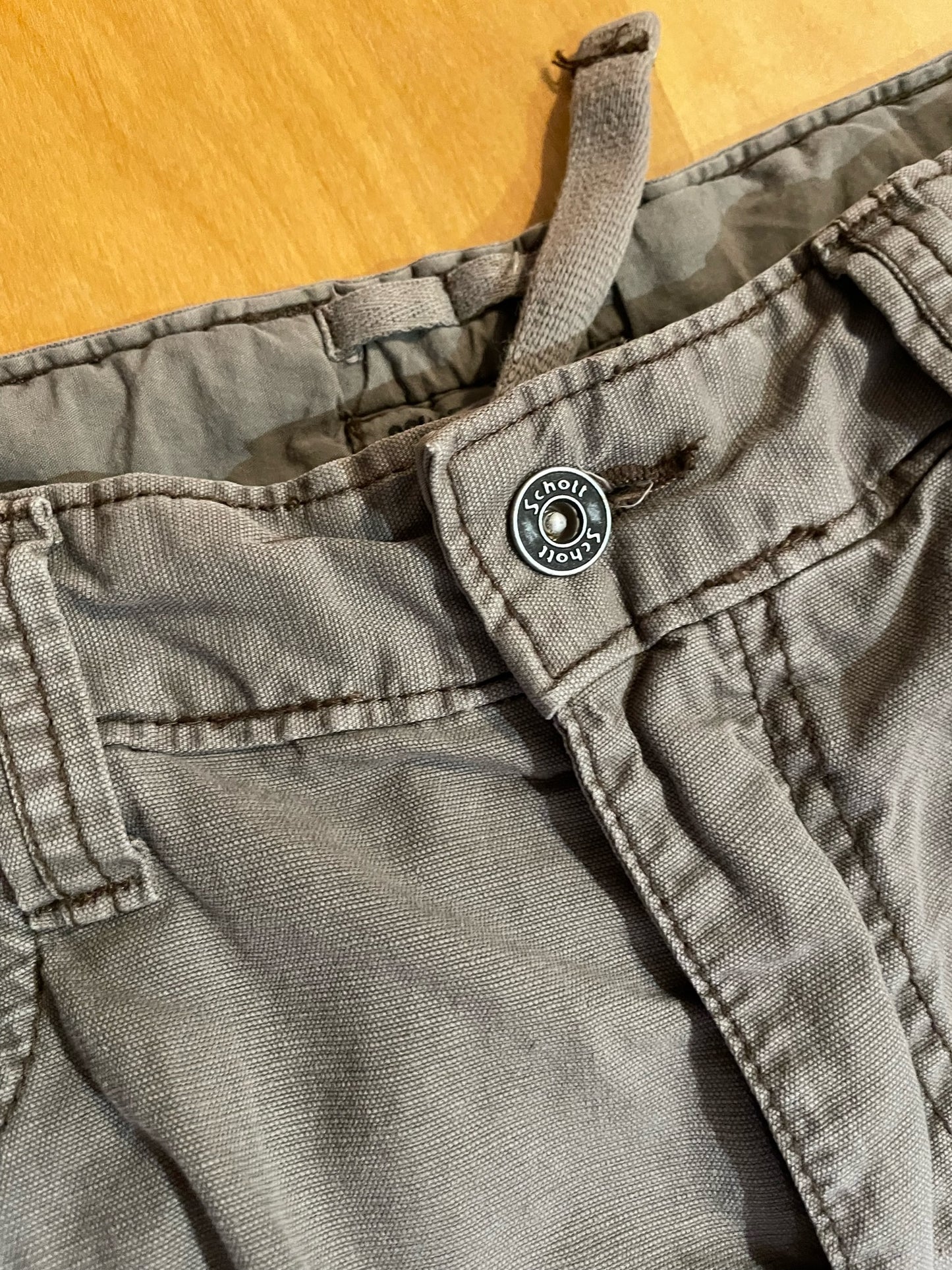 SCHOTT BROS. CARGO SHORTS  SZ: 32