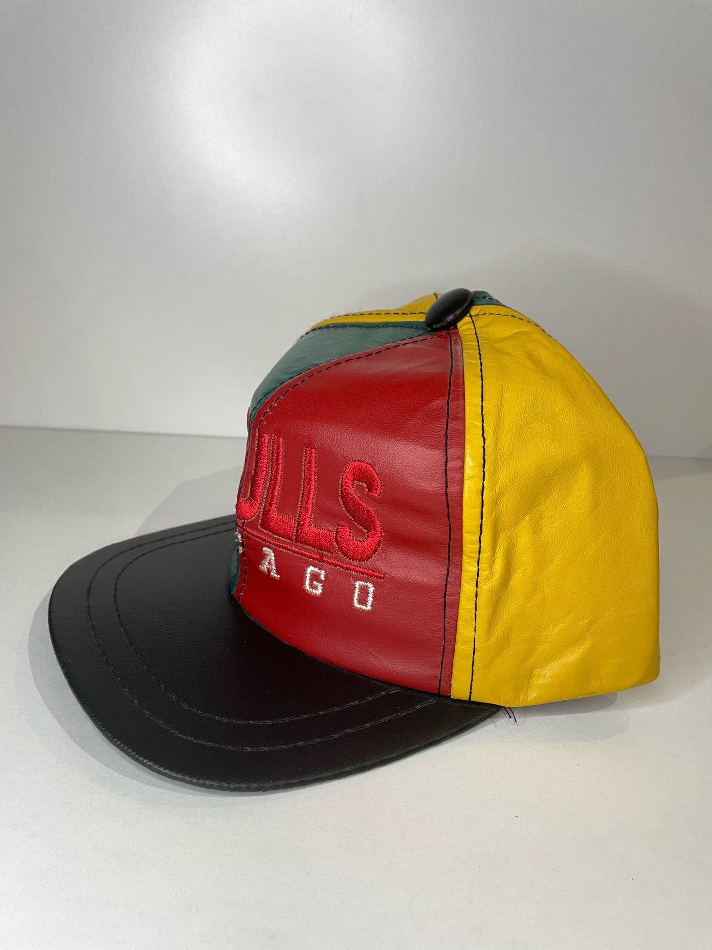 VINTAGE 90s CHICAGO BULLS GENUINE LEATHER "MADE IN USA" SNAPBACK CAP HAT