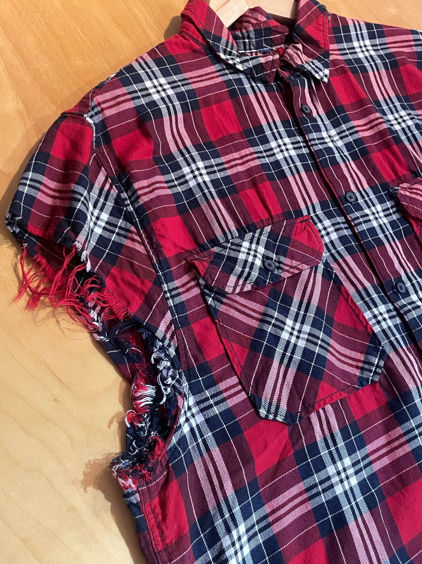 RETRO CHECKED CUT OFF SLEEVES SHIRT SZ: L