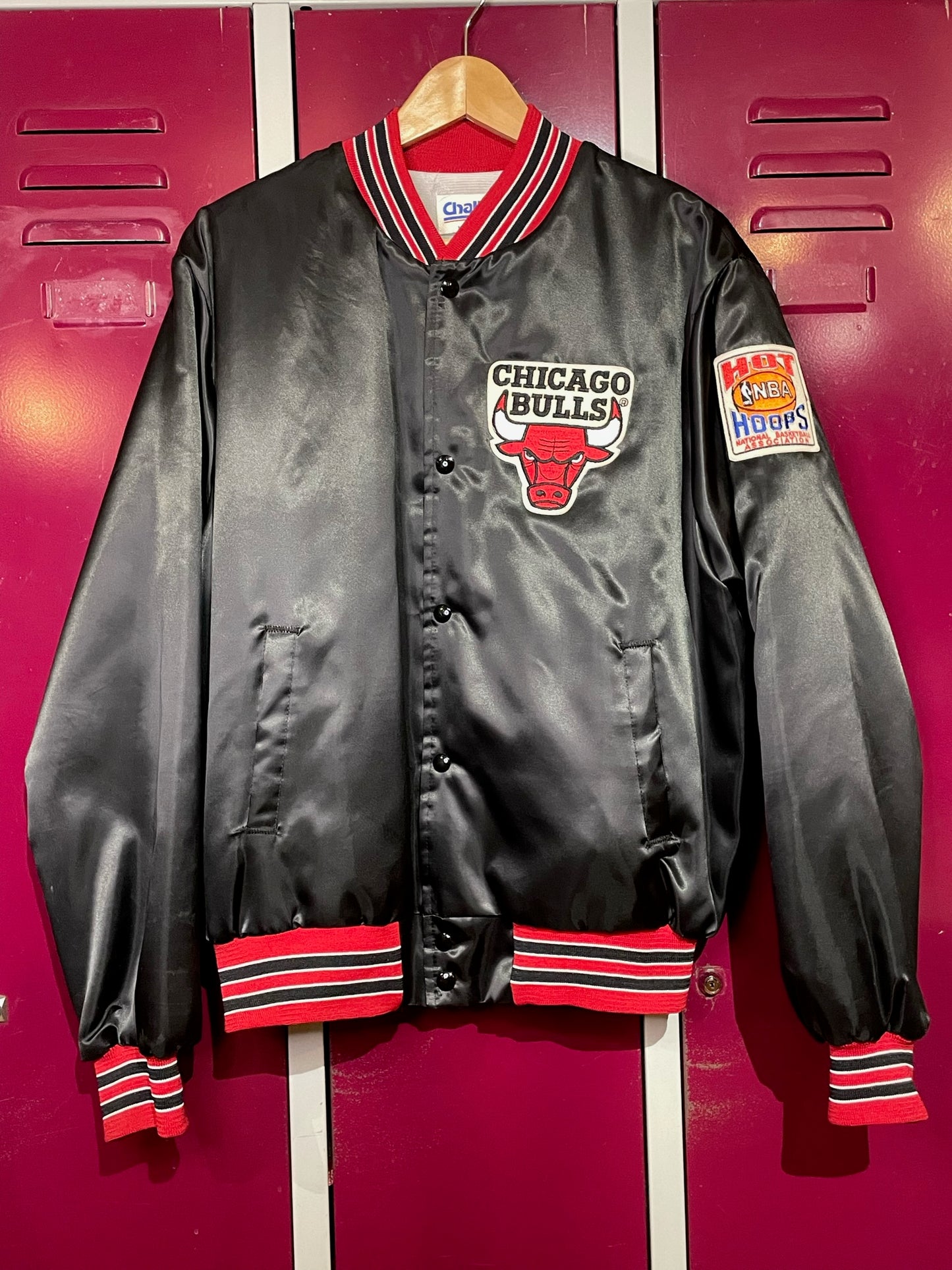 VINTAGE 1992 CHALK LINE CHICAGO BULLS "HOT HOOPS" SATIN JACKET SZ: L