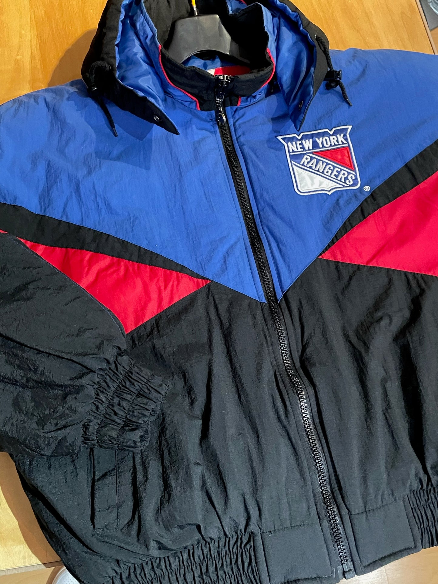 VINTAGE 90s PRO PLAYER NEW YORK RANGERS NHL PUFFER JACKET SZ: L