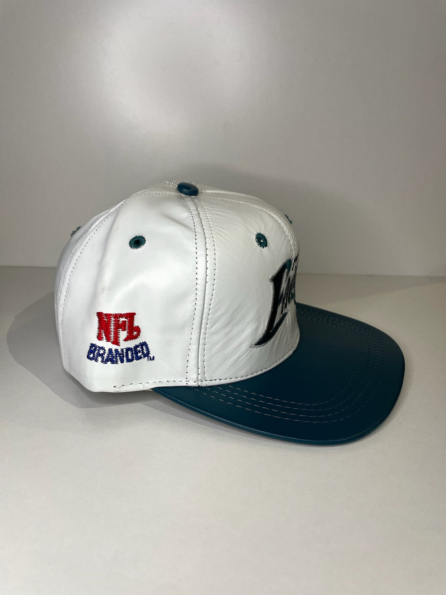 VINTAGE 90s PHILADELPHIA EAGLES MODERN GENUINE LEATHER SNAPBACK CAP HAT