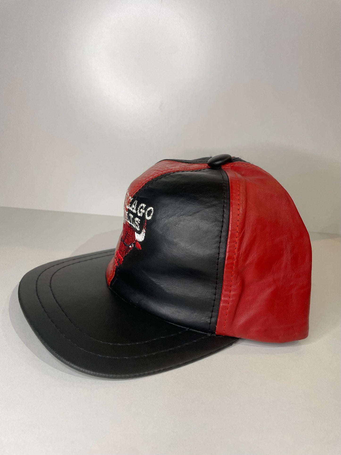 VINTAGE 90s CHICAGO BULLS GENUINE LEATHER SNAPBACK CAP HAT