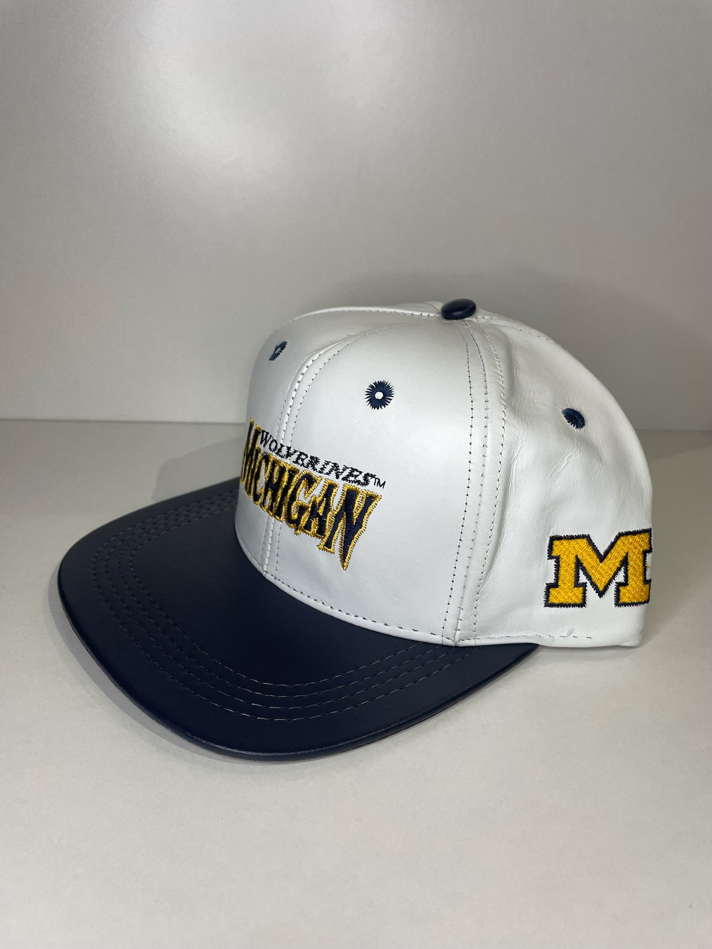 VINTAGE 90s MICHIGAN WOLVERINES MODERN GENUINE LEATHER SNAPBACK CAP HAT