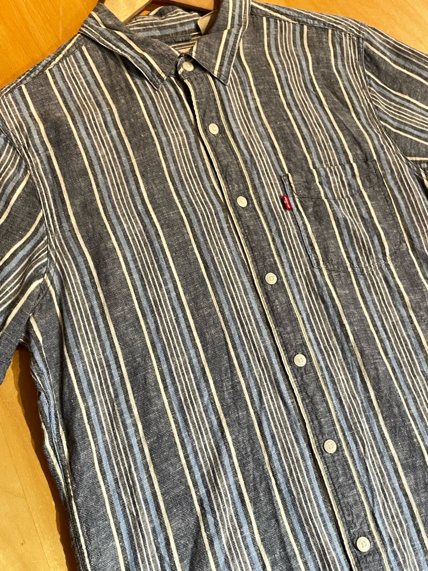 LEVI'S LINE SHORT SLEEVES SHIRT SZ: S