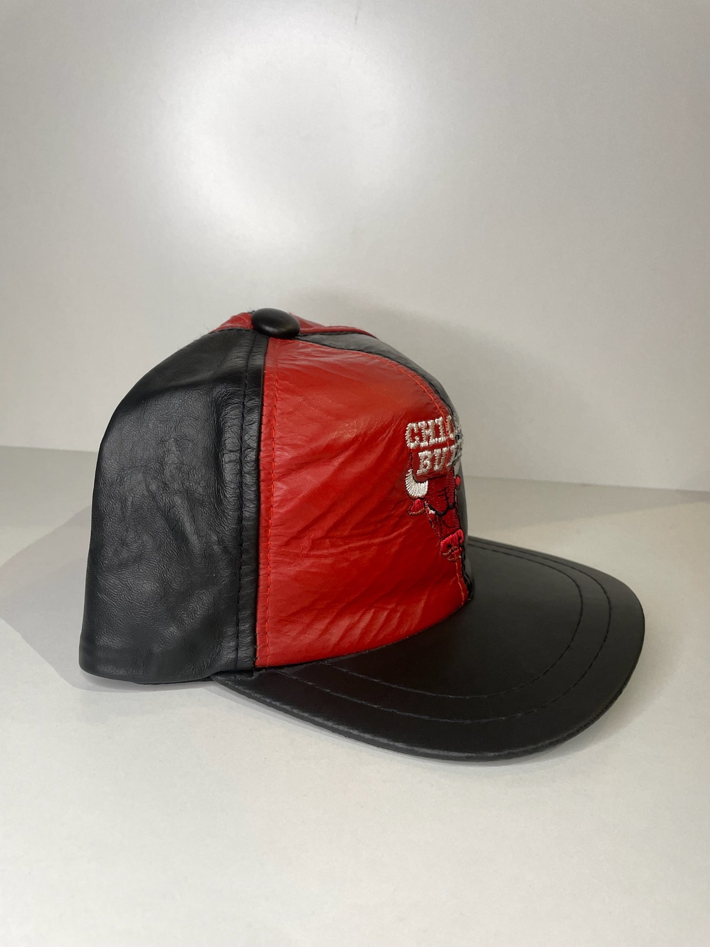 VINTAGE 90s CHICAGO BULLS GENUINE LEATHER SNAPBACK CAP HAT