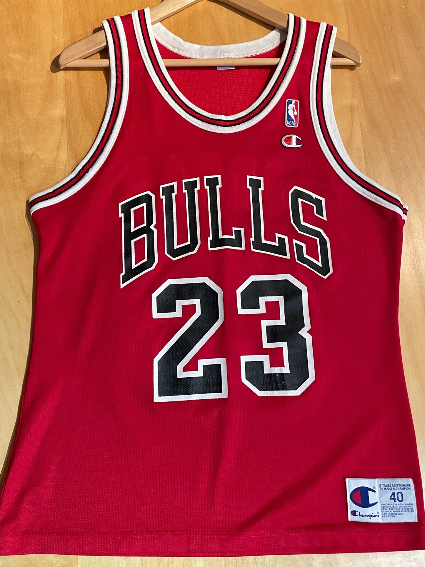 VINTAGE 90s CHAMPION CHICAGO BULLS "MICHAEL JORDAN" NBA JERSEY SZ: 40 = M