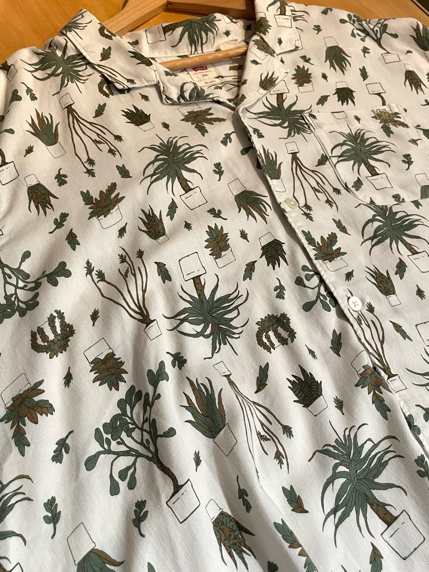 LEVI'S PLANT SHORT SLEEVES SHIRT SZ: XXL