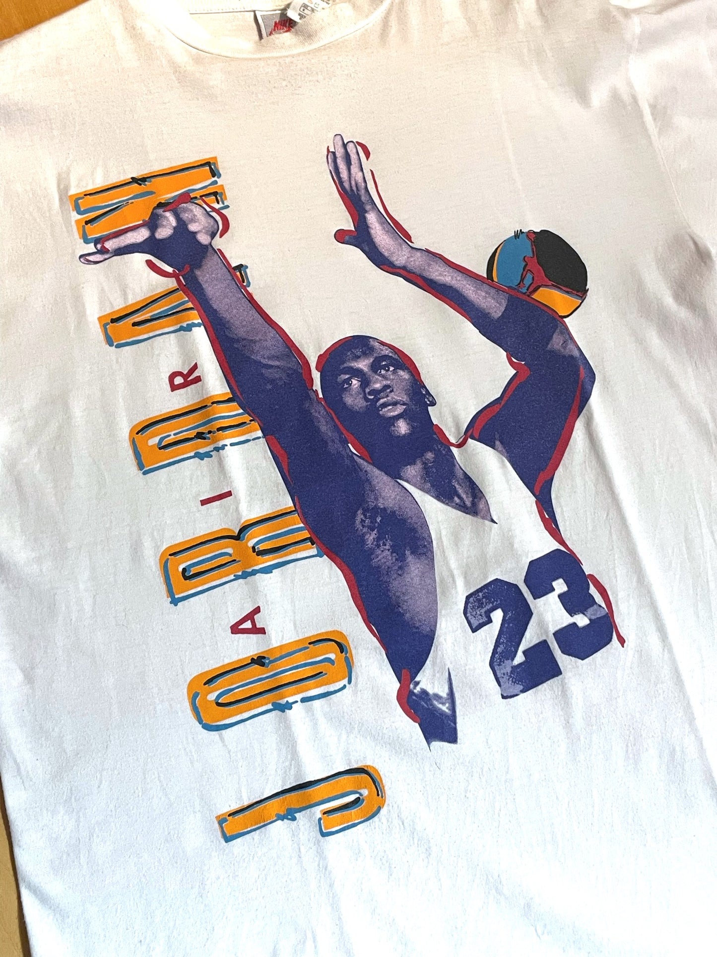 VINTAGE 90s NIKE AIR JORDAN "SHOT" BULLS NBA T-SHIRT SZ: M
