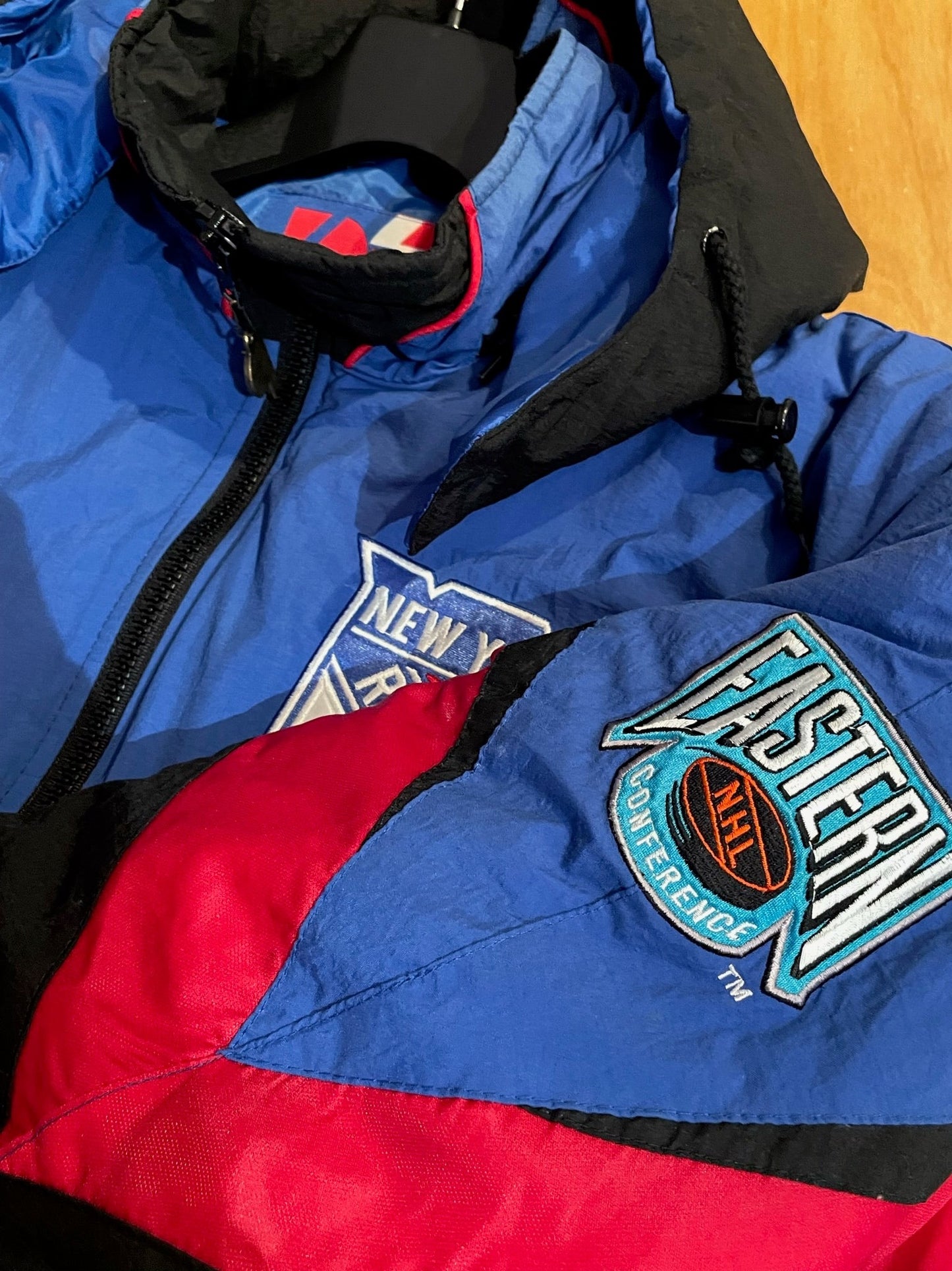 VINTAGE 90s PRO PLAYER NEW YORK RANGERS NHL PUFFER JACKET SZ: L