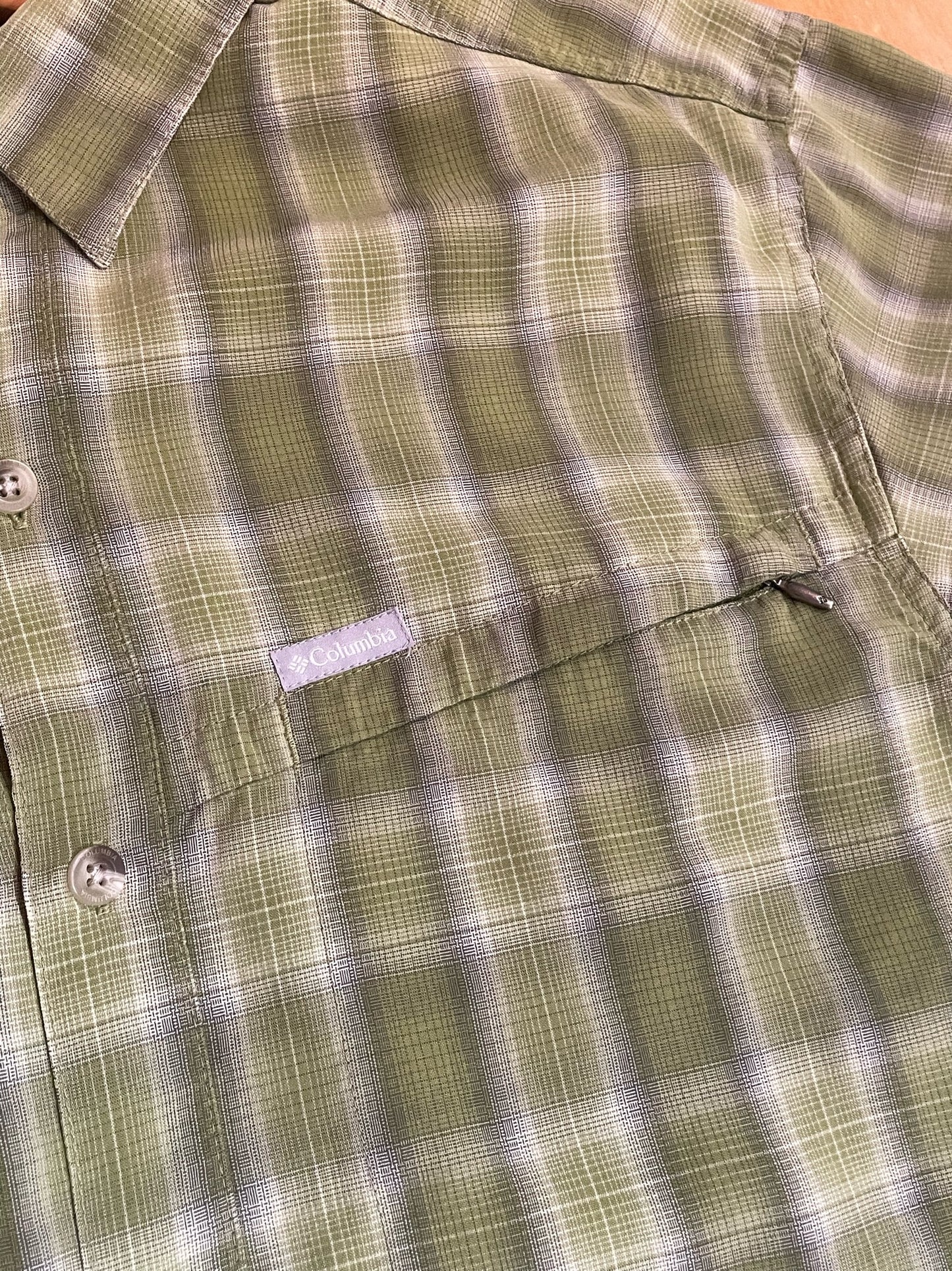 COLUMBIA CHECKED SHORT SLEEVES SHIRT SZ: L