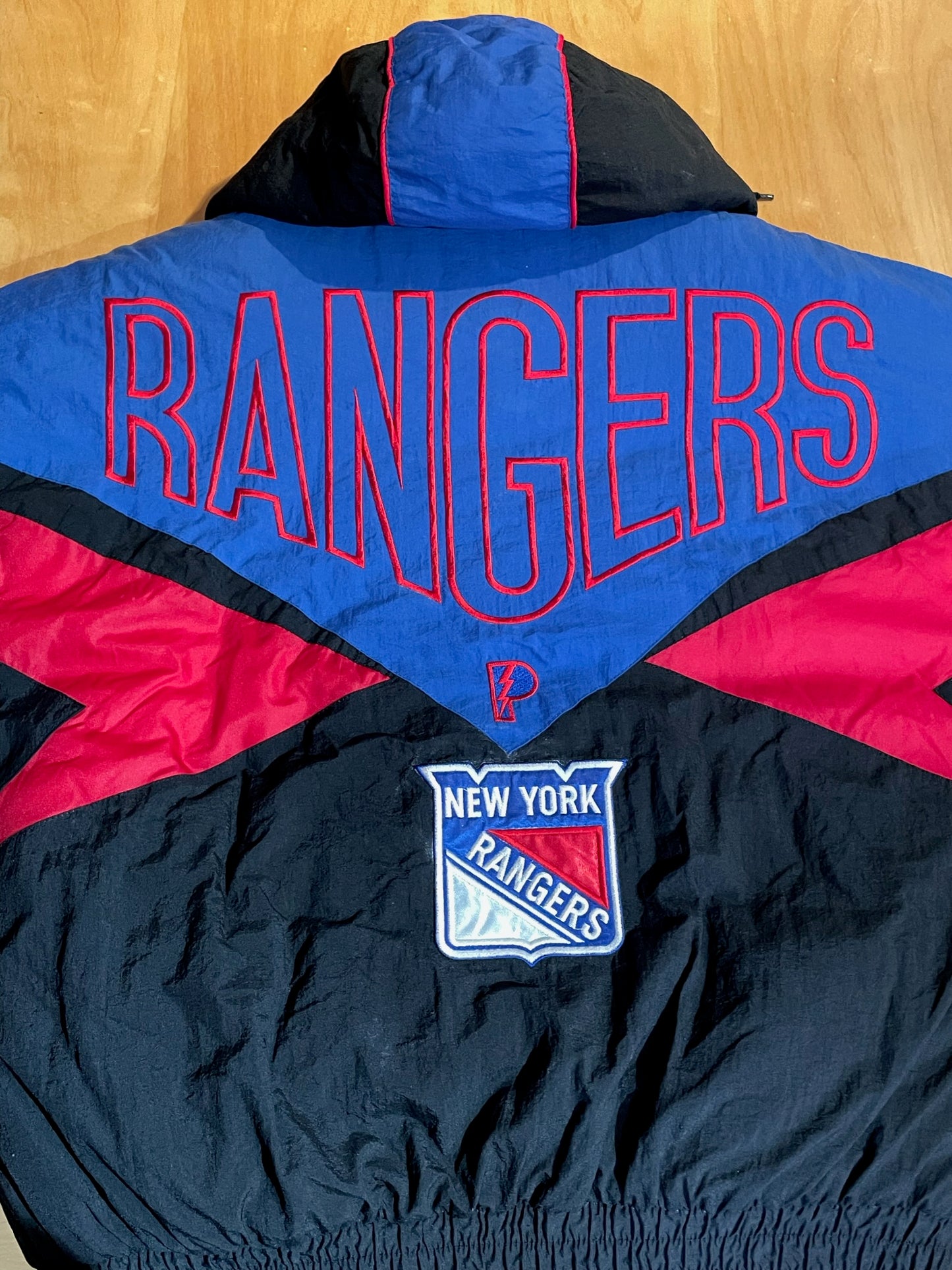 VINTAGE 90s PRO PLAYER NEW YORK RANGERS NHL PUFFER JACKET SZ: L