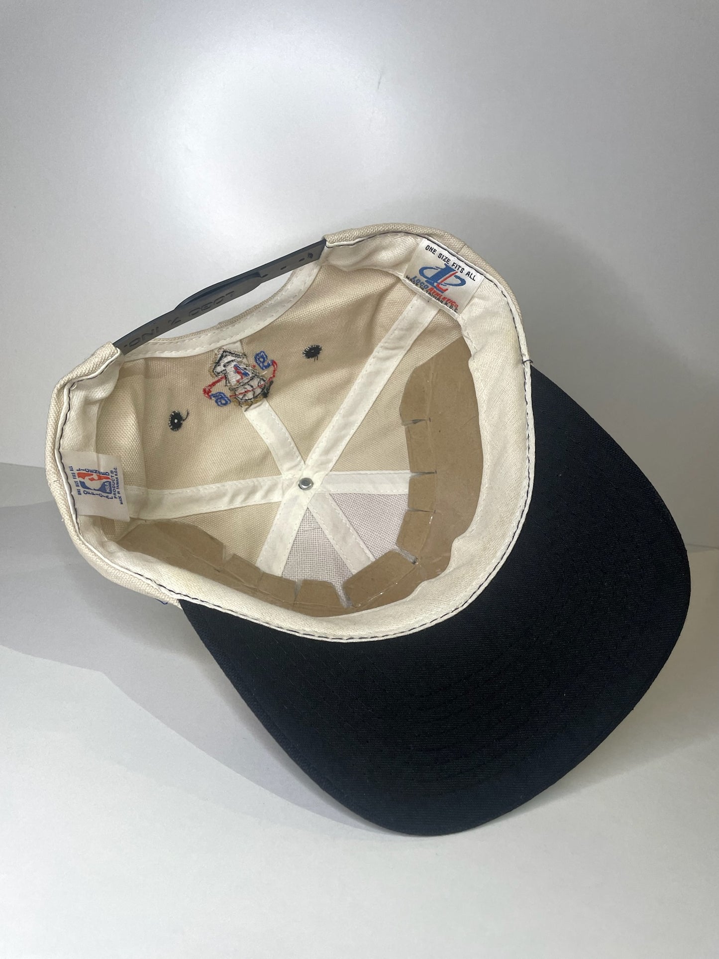 VINTAGE 90s CHICAGO BULLS "CHAMPION 1996" LOGO ATHLETIC SNAPBACK CAP HAT