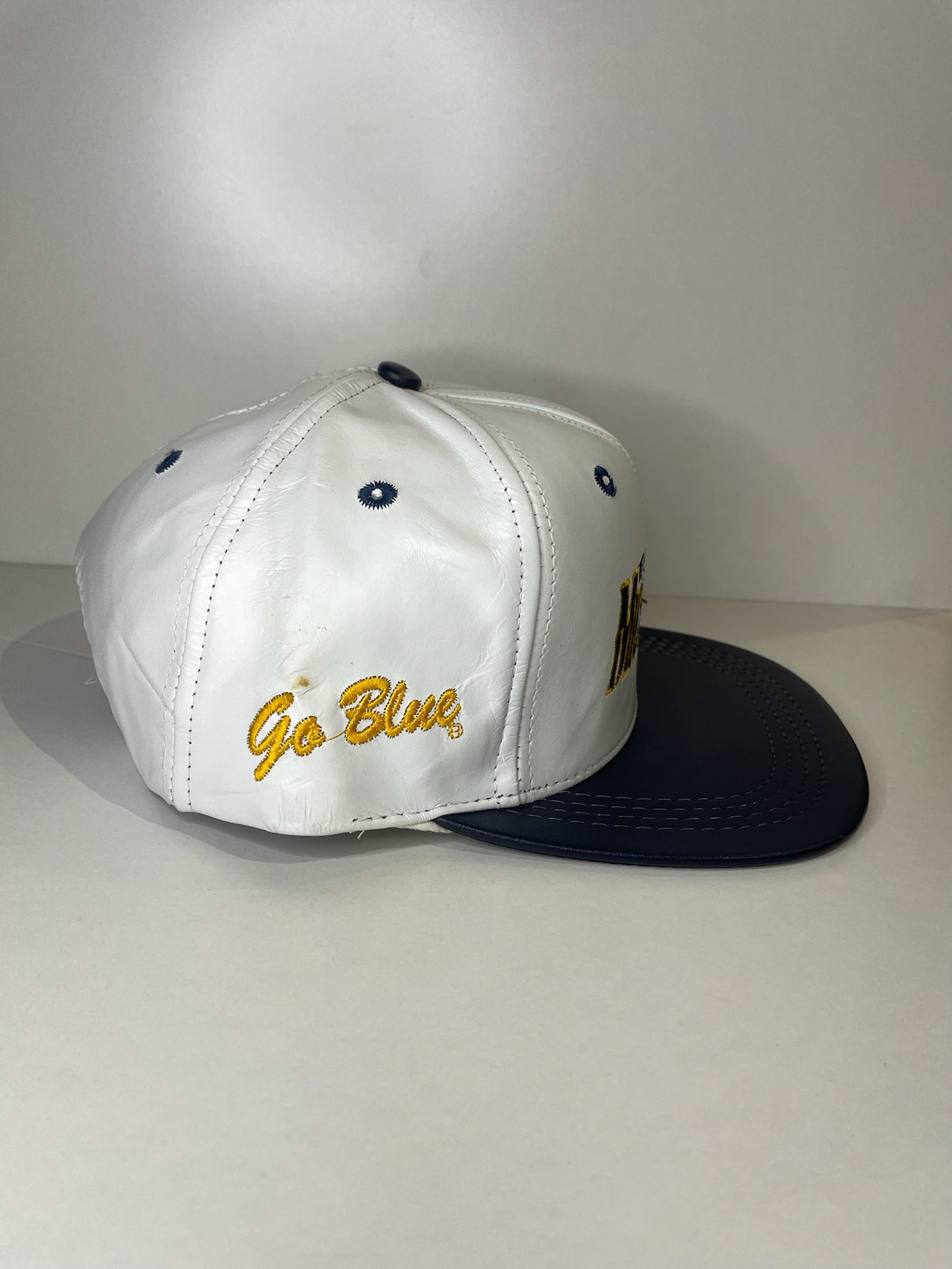 VINTAGE 90s MICHIGAN WOLVERINES MODERN GENUINE LEATHER SNAPBACK CAP HAT