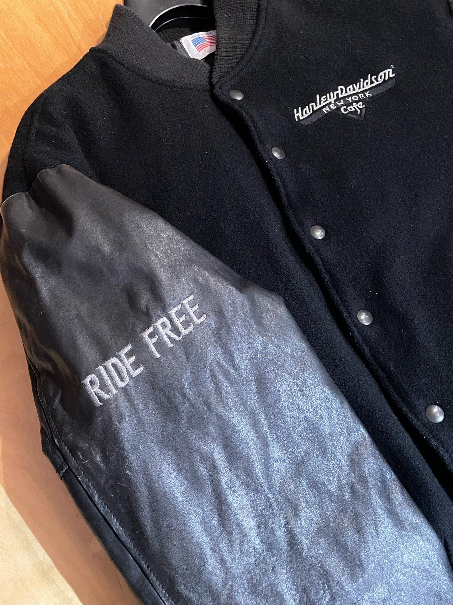 VINTAGE HARLEY DAVIDSON "NEW YORK CAFE" VARSITY JACKET SZ: L