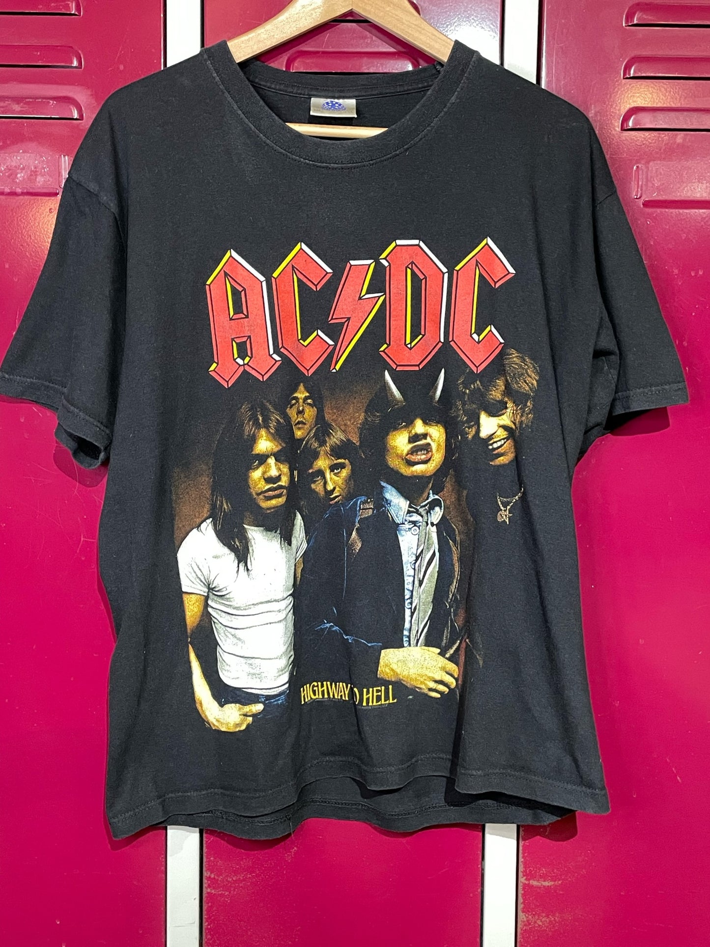 VINTAGE 2001 ACDC "HIGHWAY TO HELL" MUSIC BAND T-SHIRT SZ: L