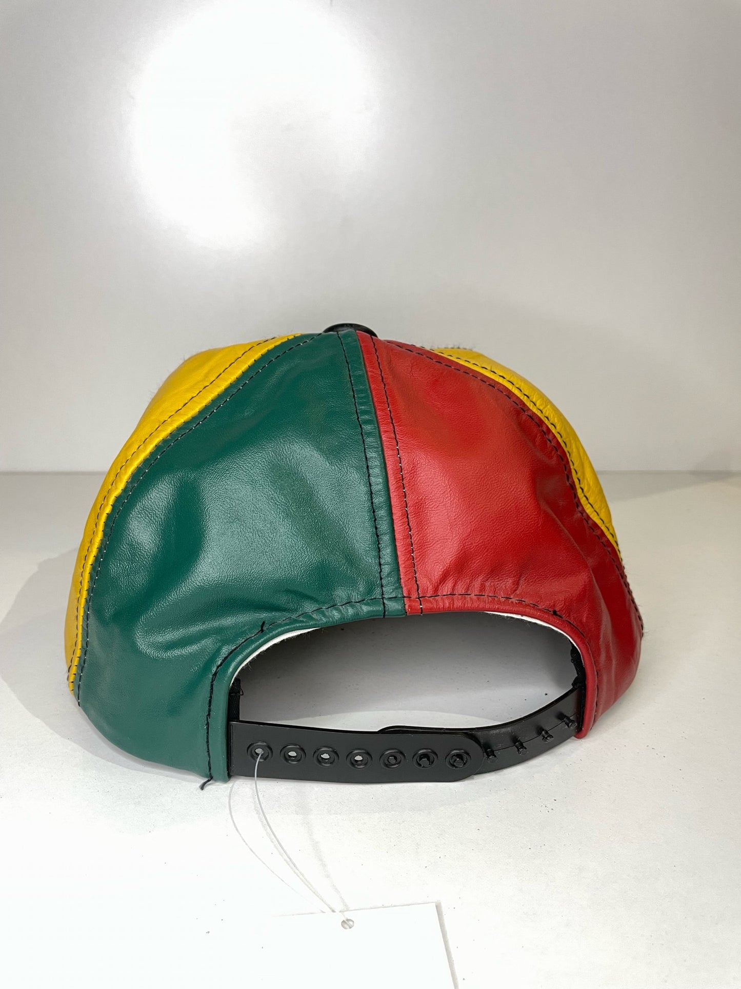 VINTAGE 90s CHICAGO BULLS GENUINE LEATHER "MADE IN USA" SNAPBACK CAP HAT