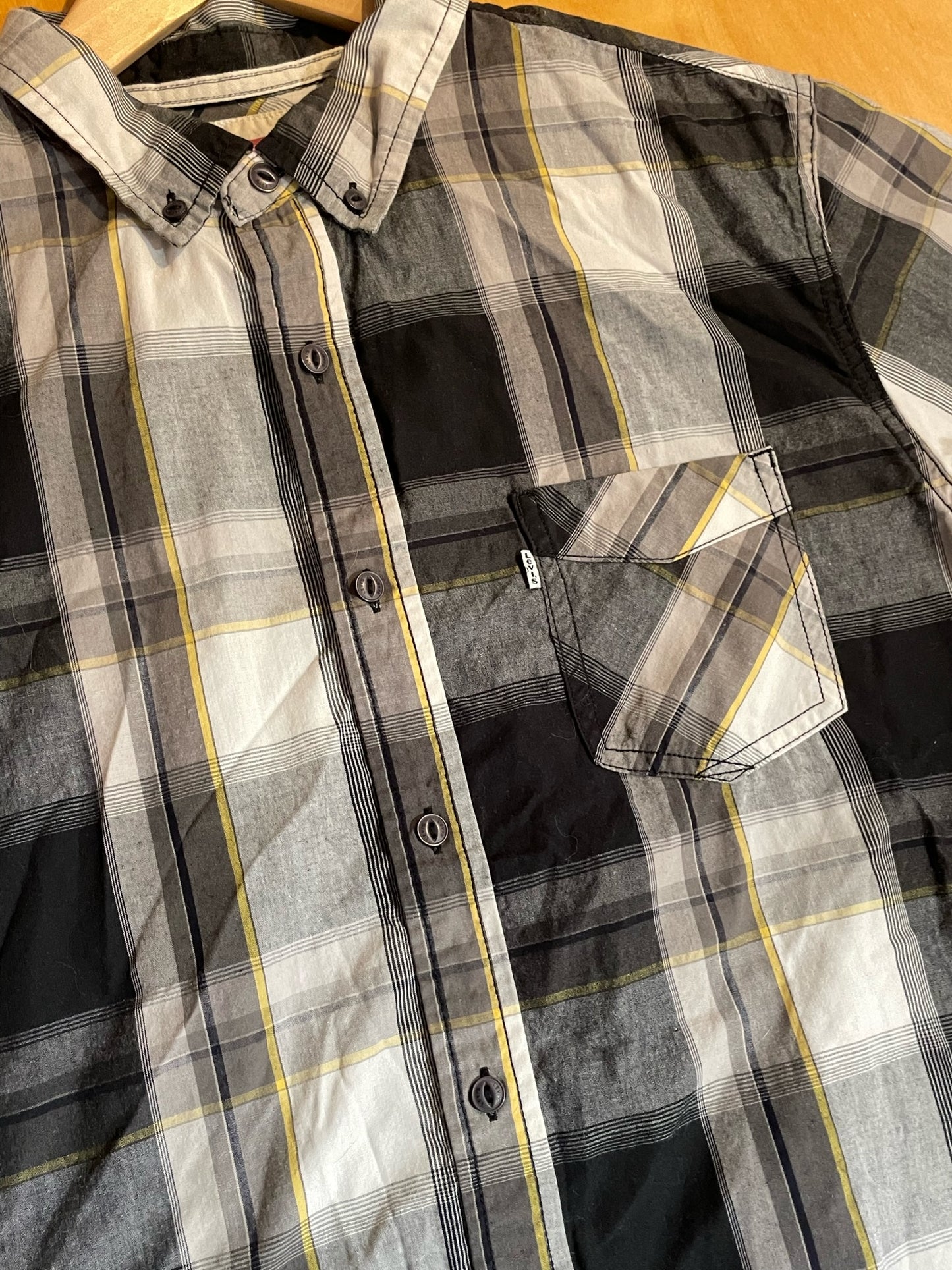 LEVI'S CHECKED SHORT SLEEVES SHIRT SZ: M
