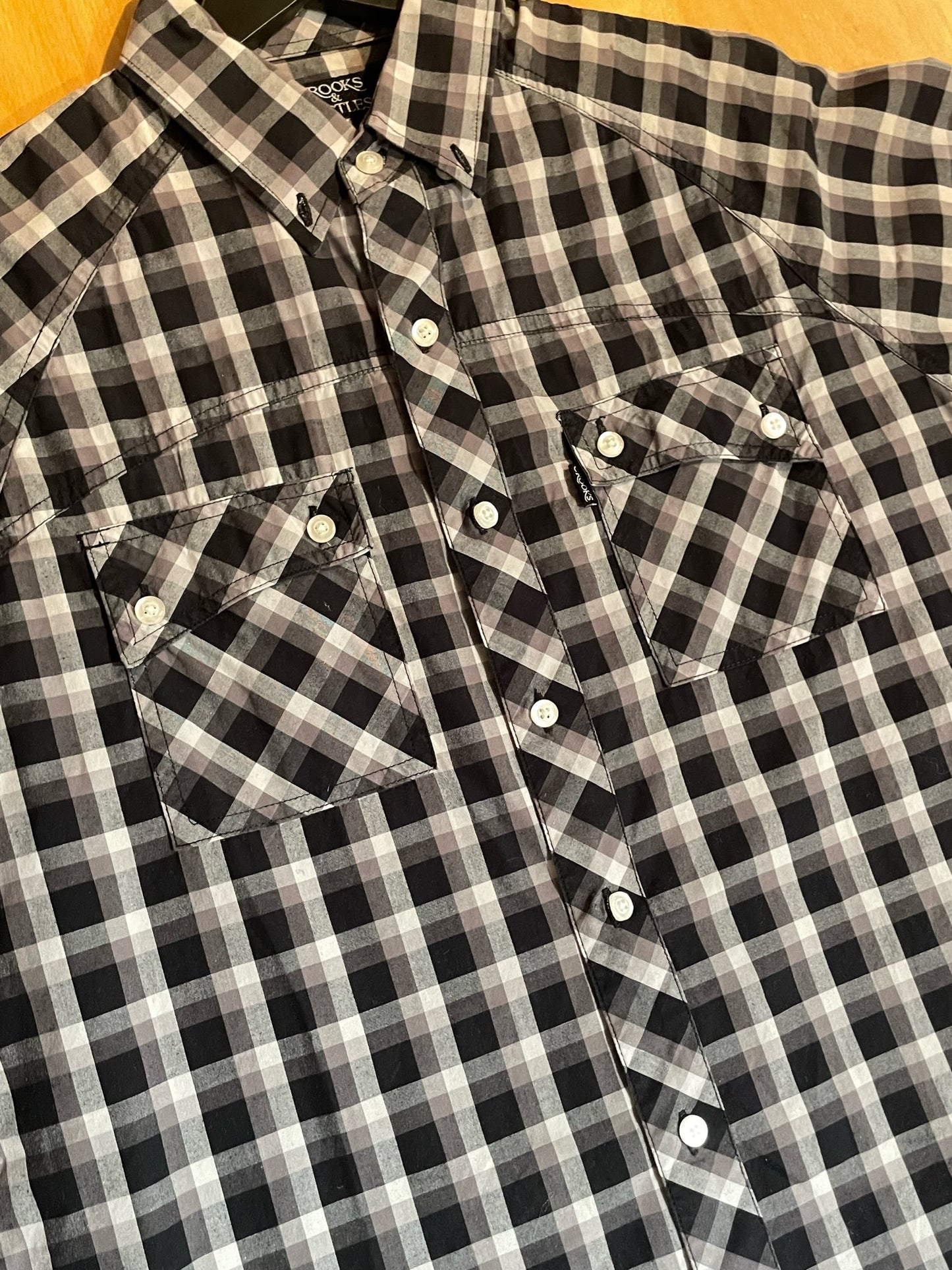 CROOKS & CASTLES CHECKED SHORT SLEEVES SHIRT SZ: M