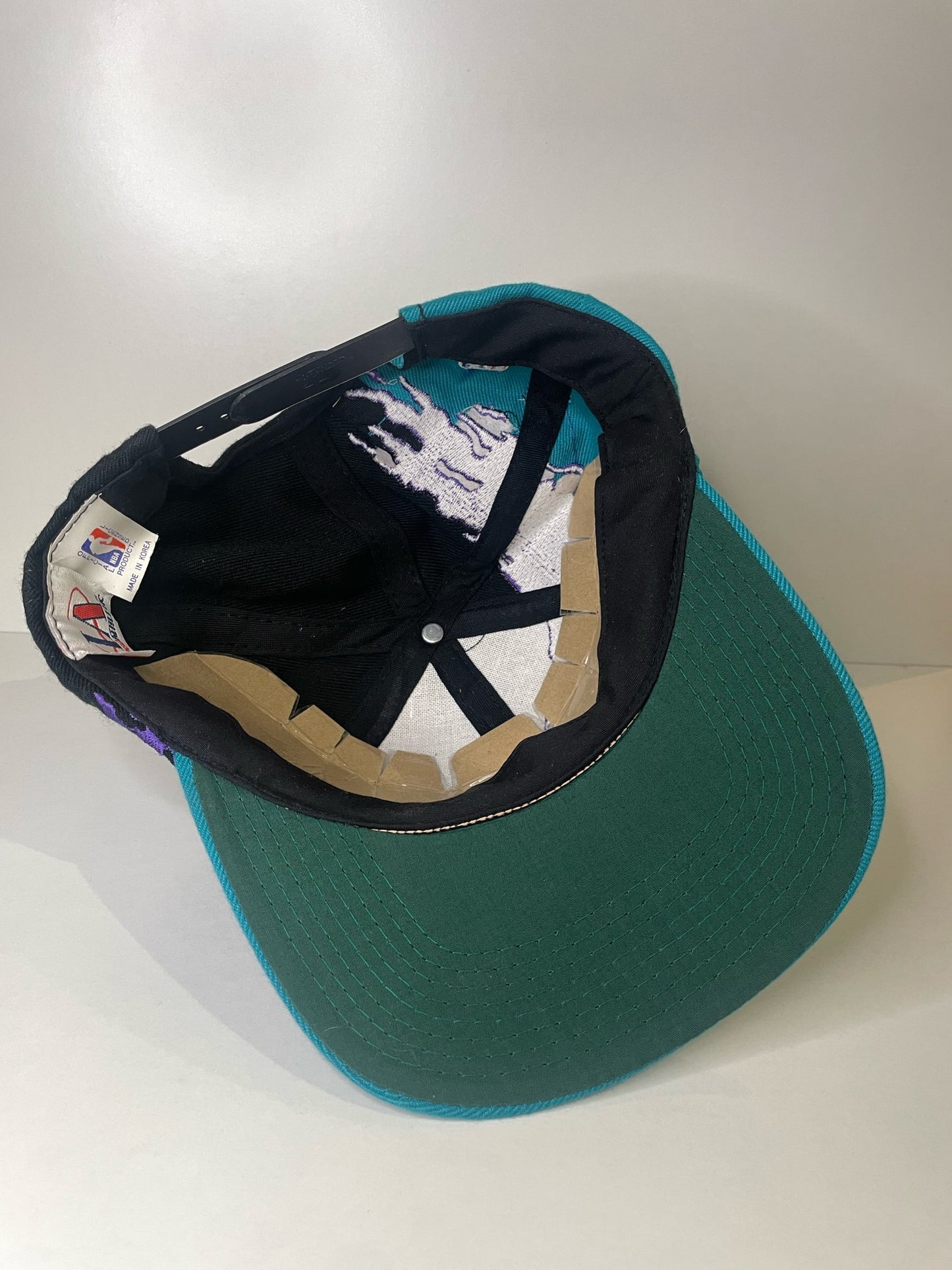 VINTAGE 90s CHARLOTTE HORNETS LOGO ATHLETIC SNAPBACK CAP HAT