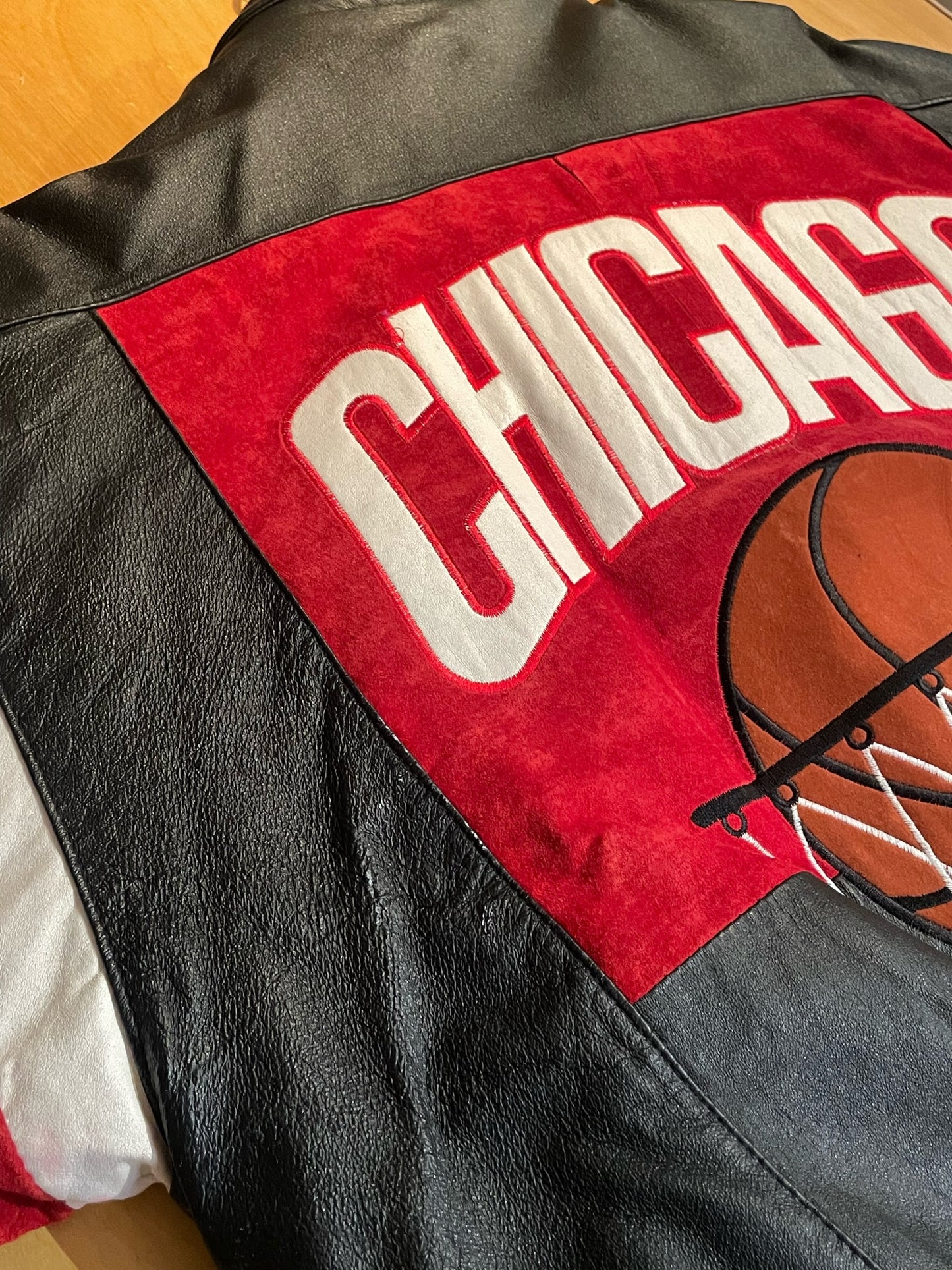 VINTAGE 90s ON DEMAND CORP. CHICAGO BULLS VARSITY JACKET SZ: XL