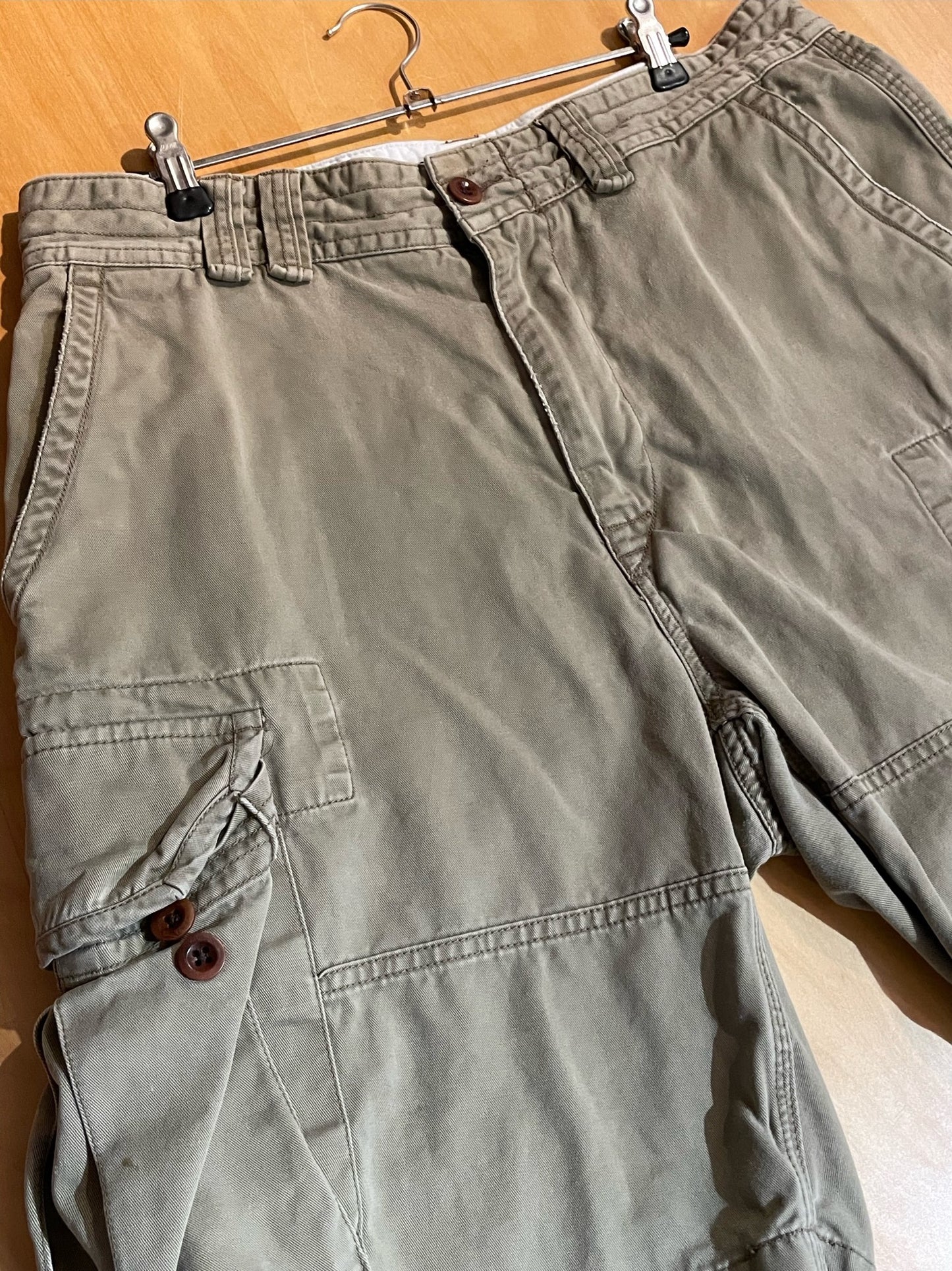 POLO RALPH LAUREN CARGO SHORTS  SZ: 34