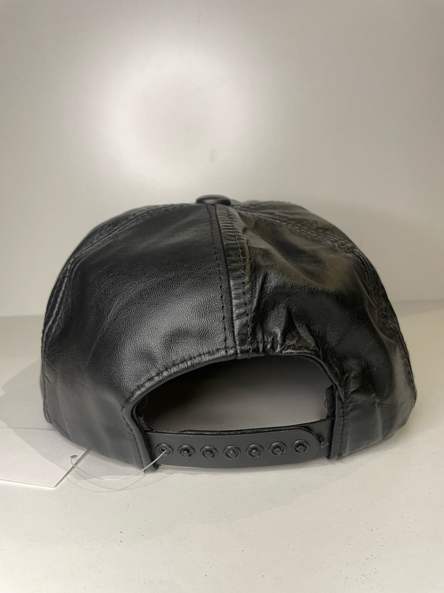 VINTAGE 90s CHICAGO BULLS GENUINE LEATHER "MADE IN USA" SNAPBACK CAP HAT