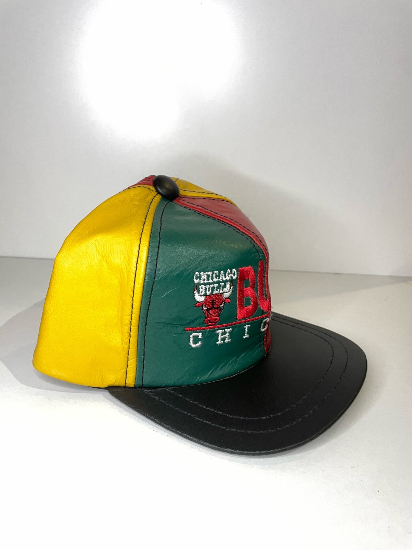 VINTAGE 90s CHICAGO BULLS GENUINE LEATHER "MADE IN USA" SNAPBACK CAP HAT