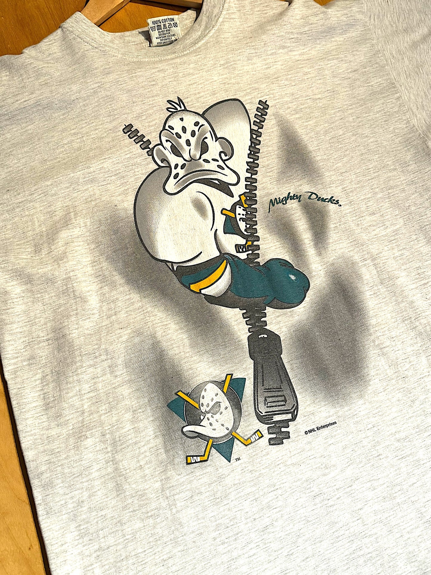 VINTAGE 90s NUTMEG MIGHTY DUCKS NHL T-SHIRT SZ: XL