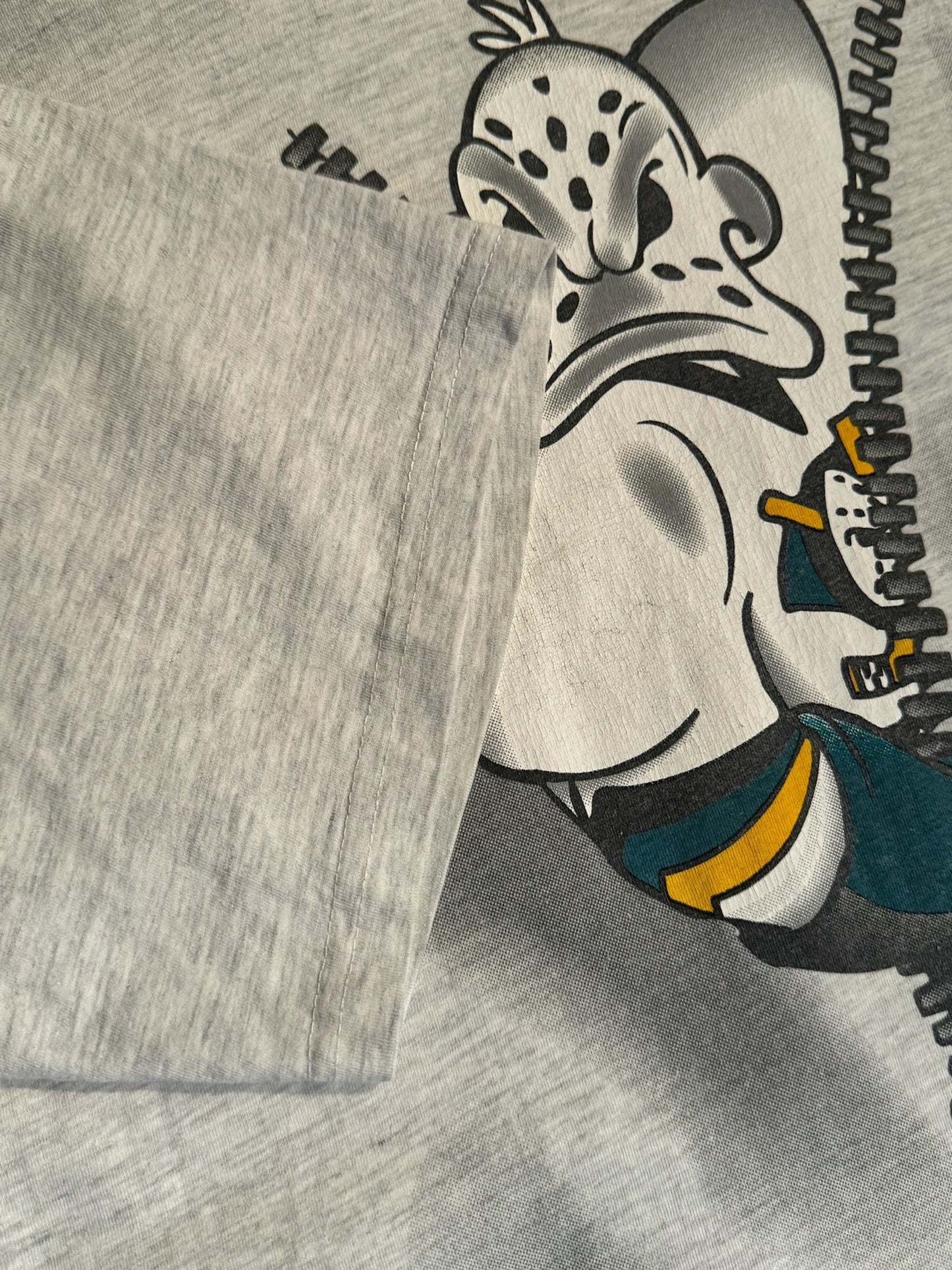 VINTAGE 90s NUTMEG MIGHTY DUCKS NHL T-SHIRT SZ: XL
