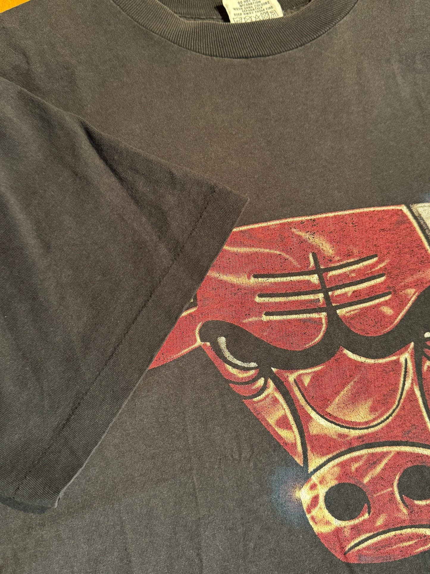 VINTAGE 90s NUTMEG CHICAGO BULLS NBA T-SHIRT SZ: XL