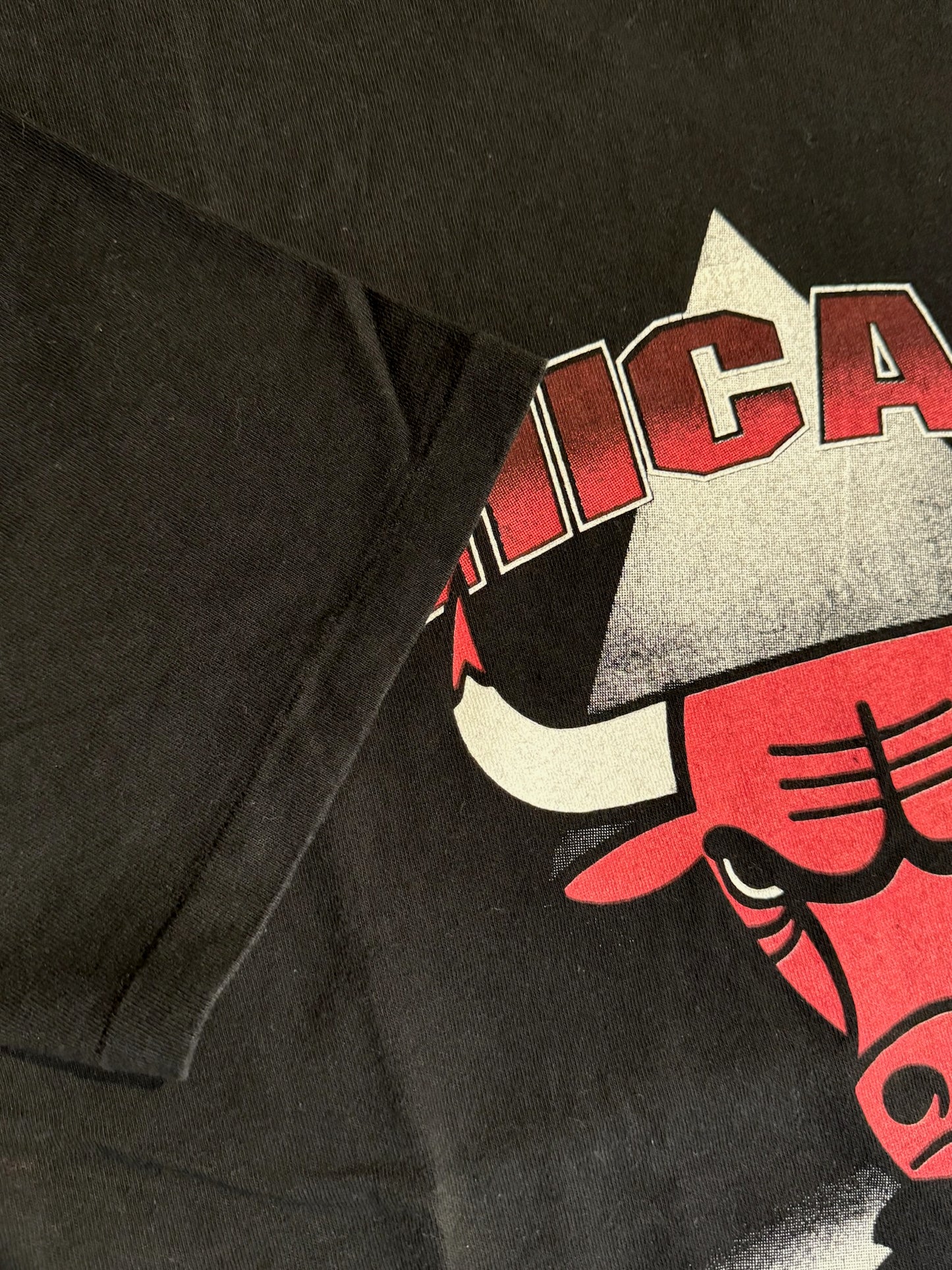 VINTAGE 90s CHICAGO BULLS STARTER NBA BASKETBALL T-SHIRT SZ: L