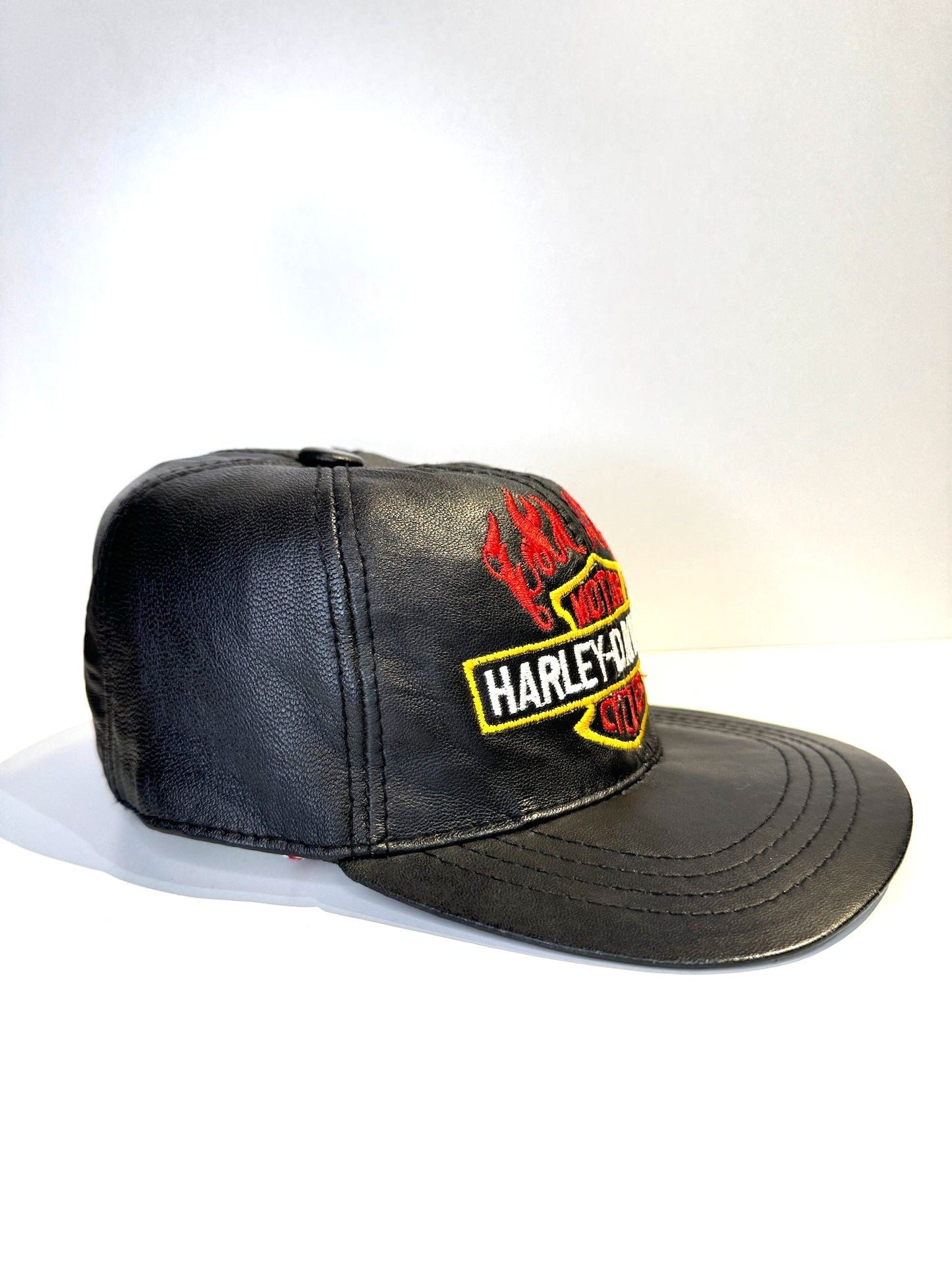 VINTAGE HARLEY DAVIDSON GENUINE LEATHER "LOGO FLAMES" MOTORCYCLE SCRATCHBACK CAP HAT
