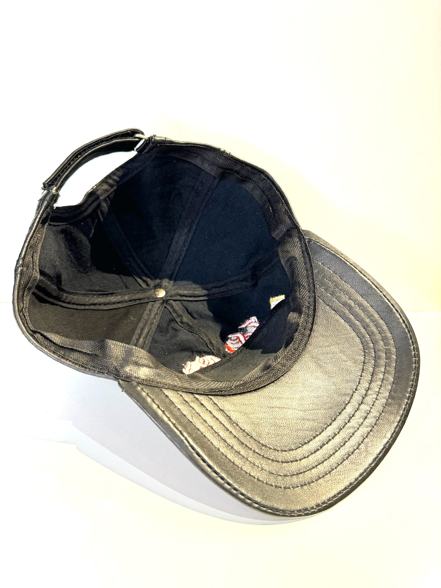 VINTAGE HARLEY DAVIDSON GENUINE LEATHER "LOGO FLAMES" MOTORCYCLE SCRATCHBACK CAP HAT