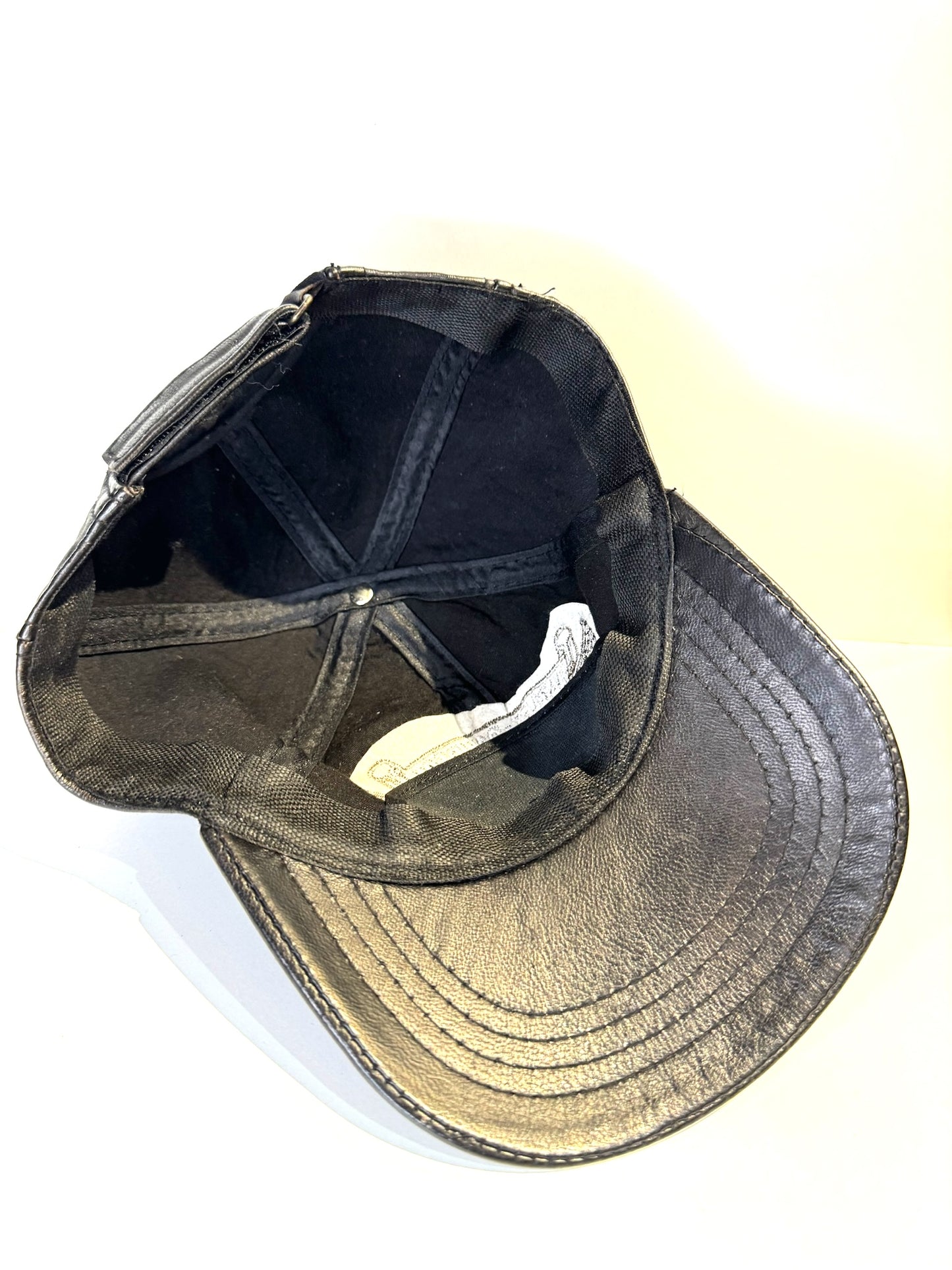 VINTAGE HARLEY DAVIDSON GENUINE LEATHER "LOGO EAGLE" MOTORCYCLE SCRATCHBACK CAP HAT
