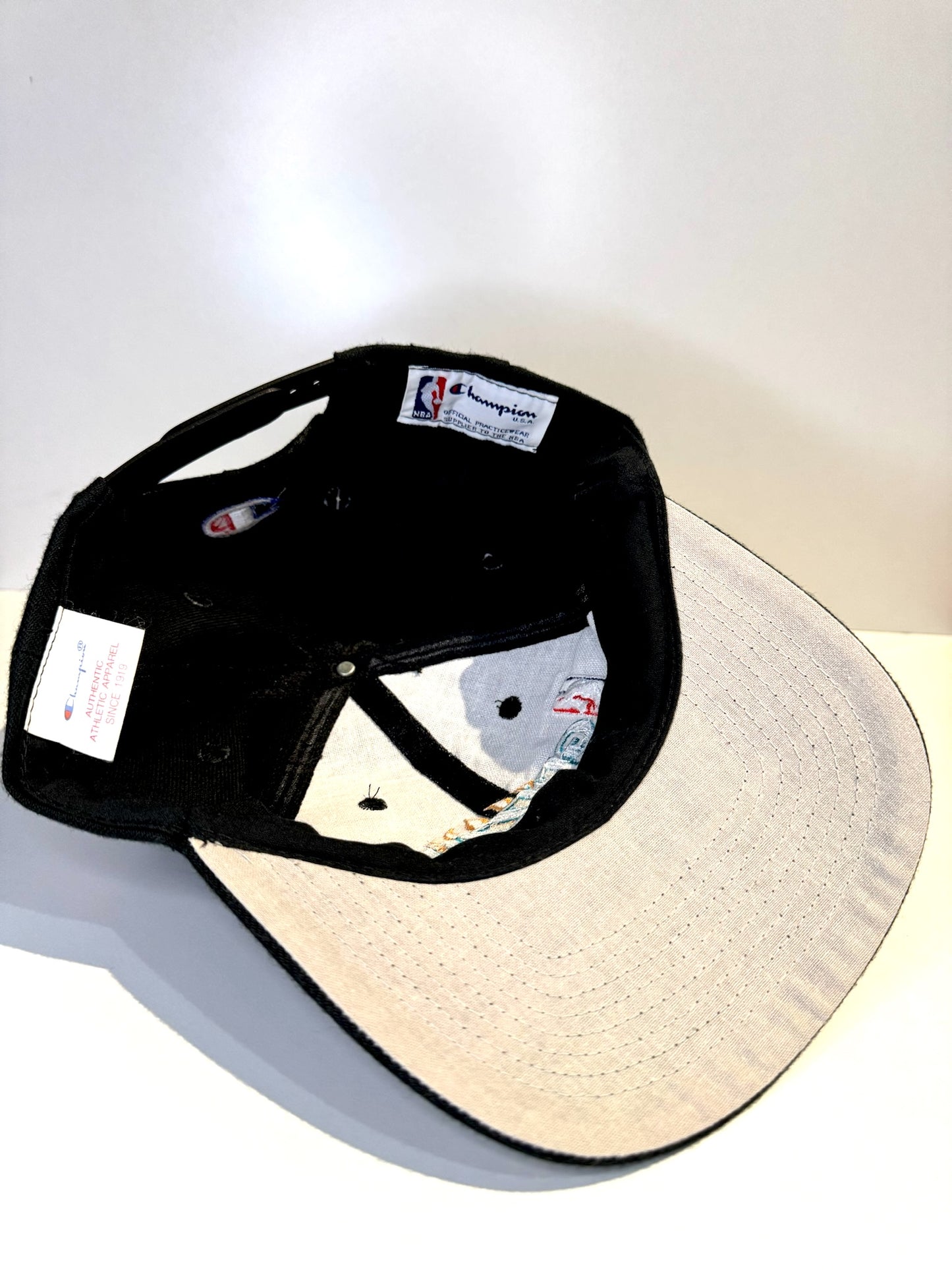 VINTAGE 90s VANCOUVER GRIZZLIES CHAMPION SNAPBACK CAP HAT