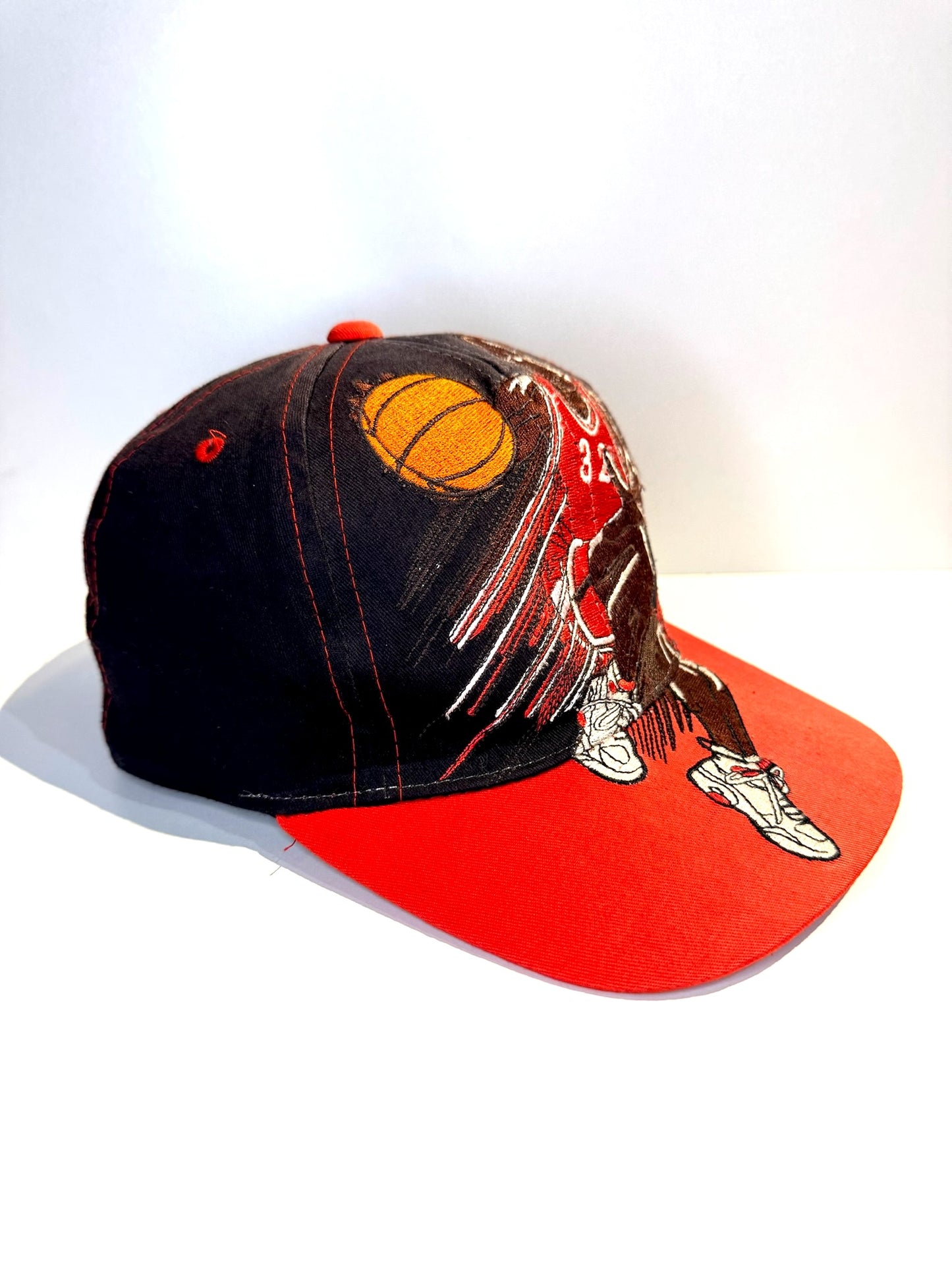 VINTAGE 90s BASKETBALL PLAYER "AOP" SNAPBACK CAP HAT