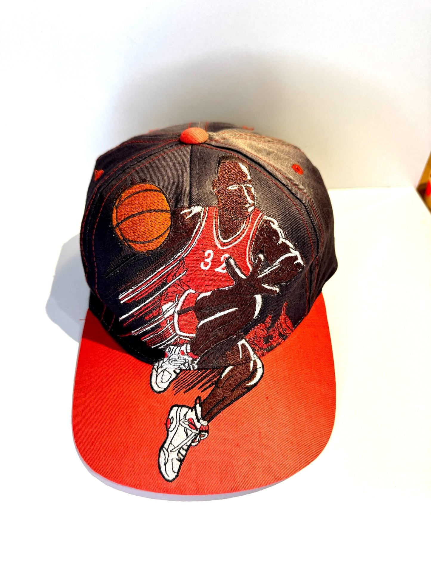 VINTAGE 90s BASKETBALL PLAYER "AOP" SNAPBACK CAP HAT