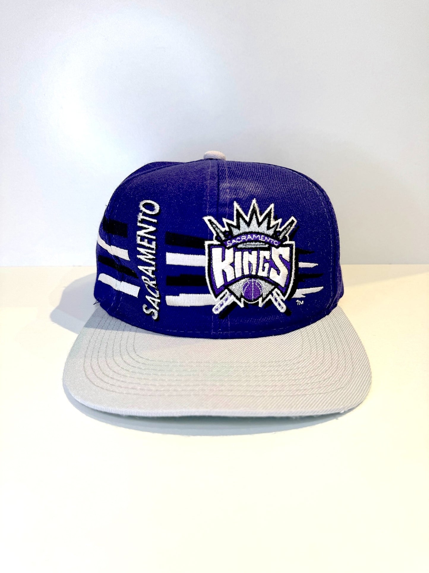 VINTAGE 90s SACRAMENTO KINGS SPORTS SPECIALTIES SNAPBACK HAT