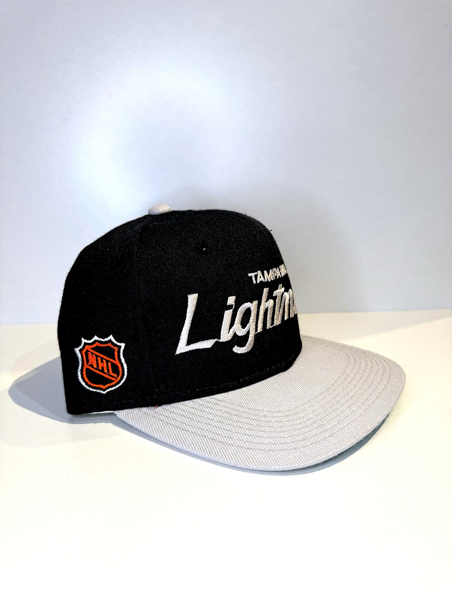 VINTAGE 90s TAMPA BAY LIGHTNING SPORTS SPECIALTIES "SCRIPT / WOOL" SNAPBACK CAP HAT