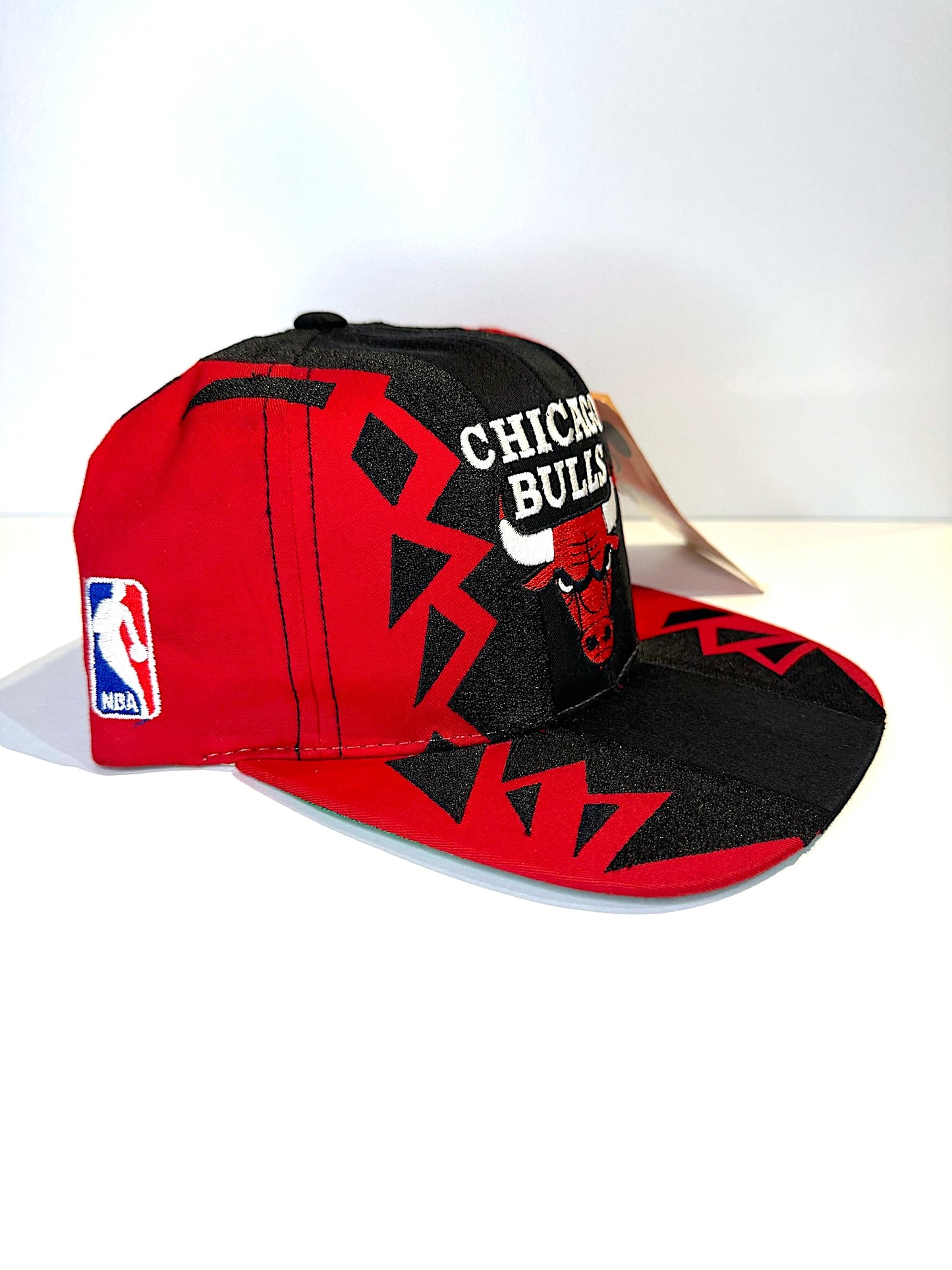 "DS" VINTAGE 90s CHICAGO BULLS SPORTS SPECIALTIES "SHATTER" SNAPBACK HAT