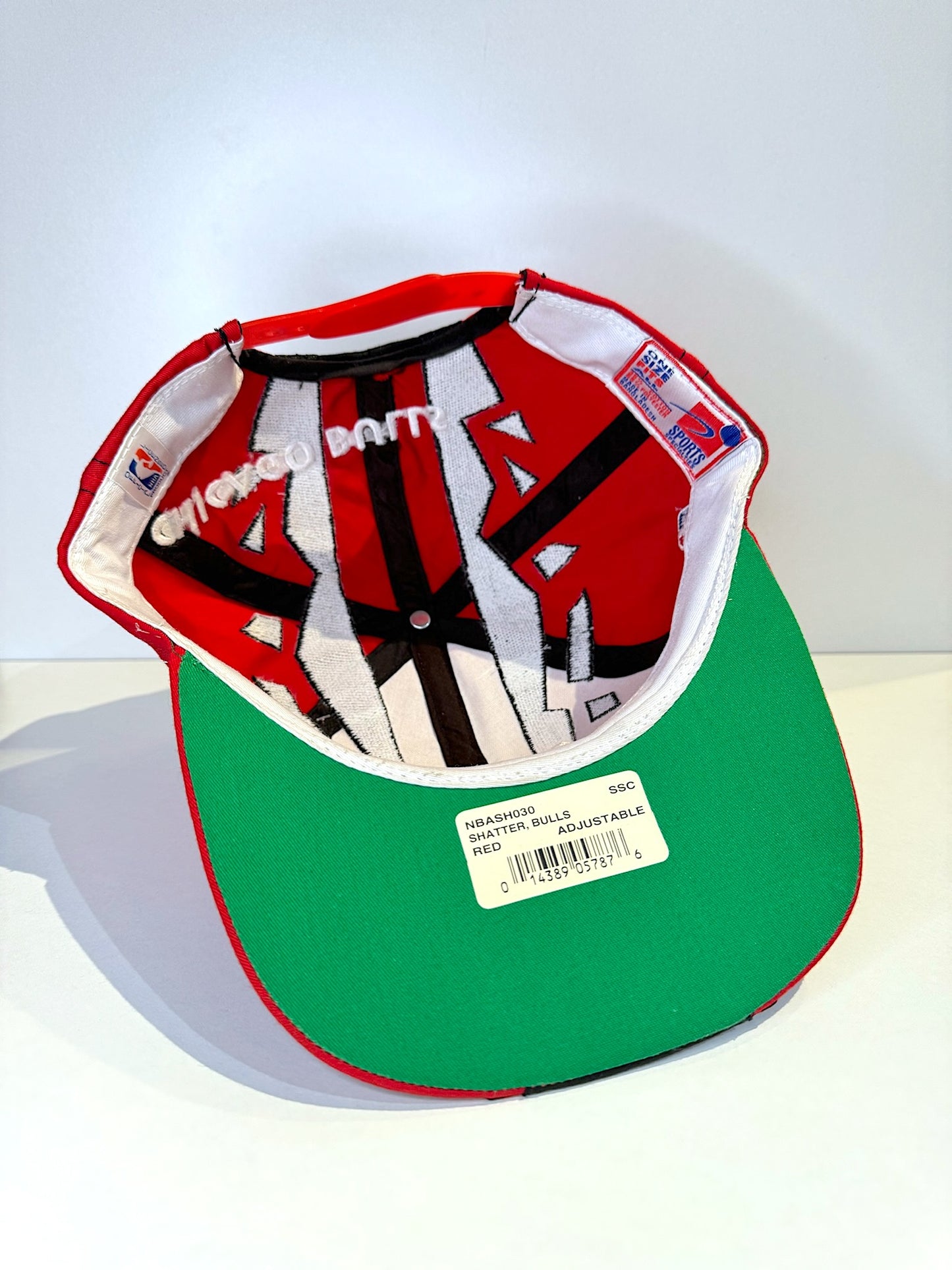 "DS" VINTAGE 90s CHICAGO BULLS SPORTS SPECIALTIES "SHATTER" SNAPBACK HAT